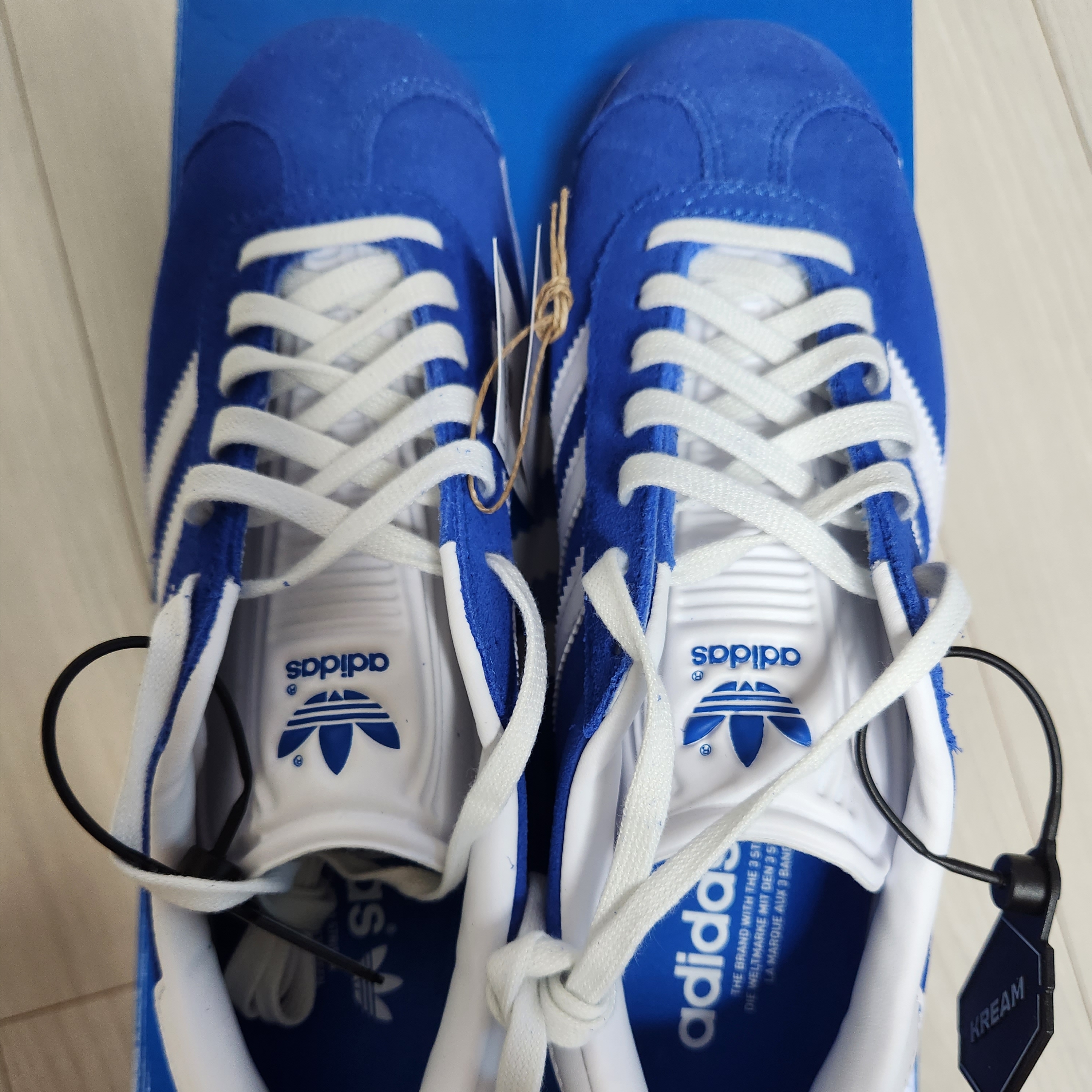 Adidas Gazelle Blue 착용 스타일