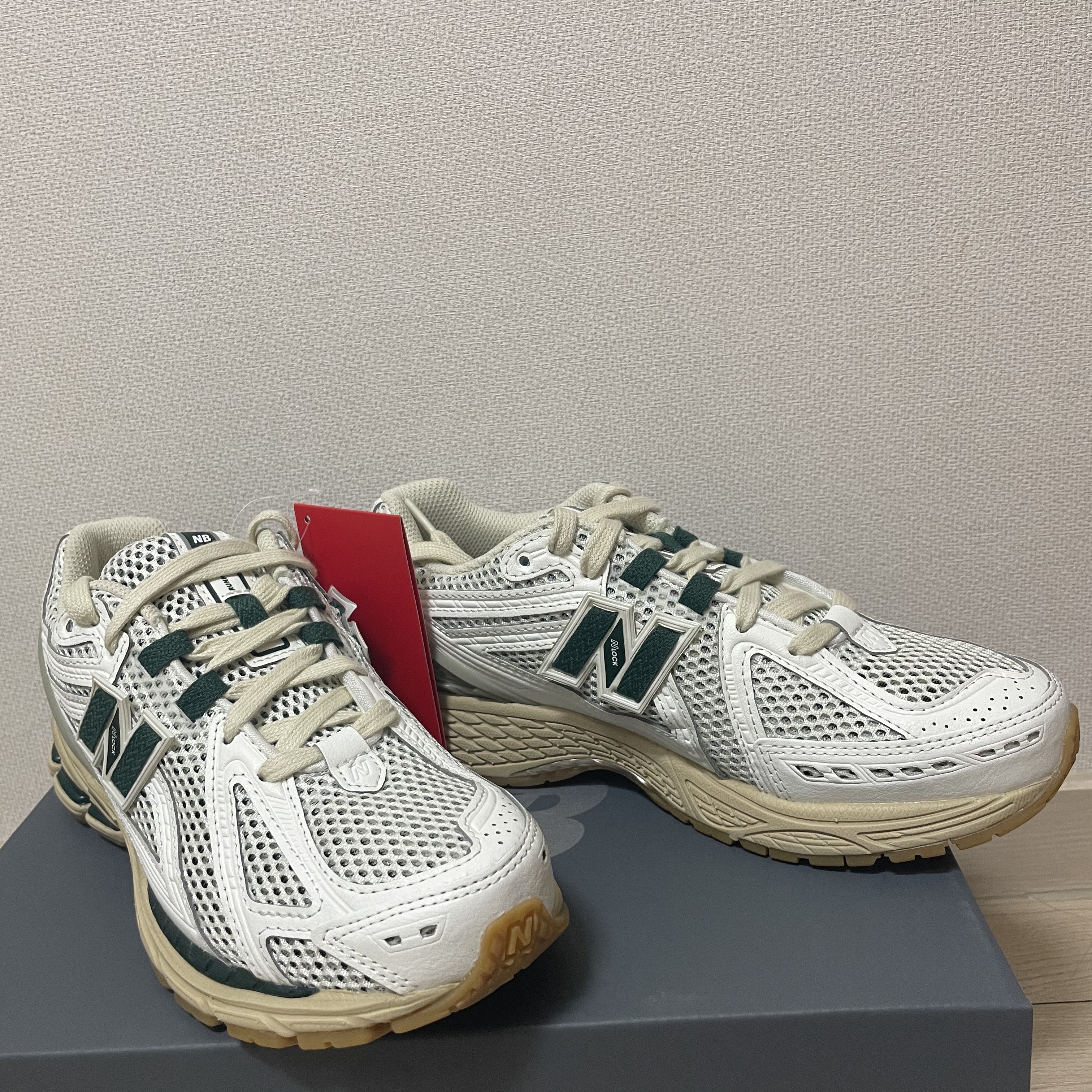 New Balance 1906R Silver Green 착용 스타일 - 2