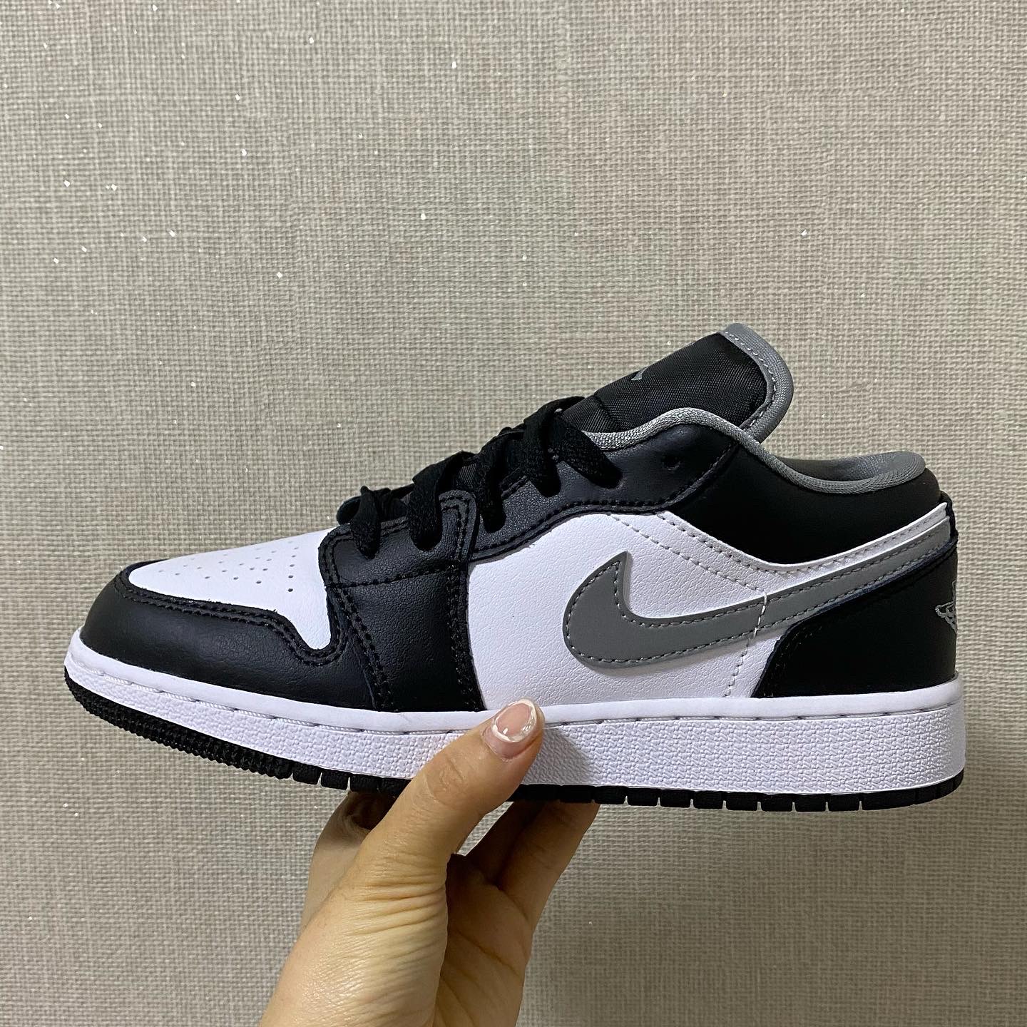 Jordan 1 Low Black Particle Grey, (GS) Jordan 1 Low Black Particle Grey 착용 스타일 - 3