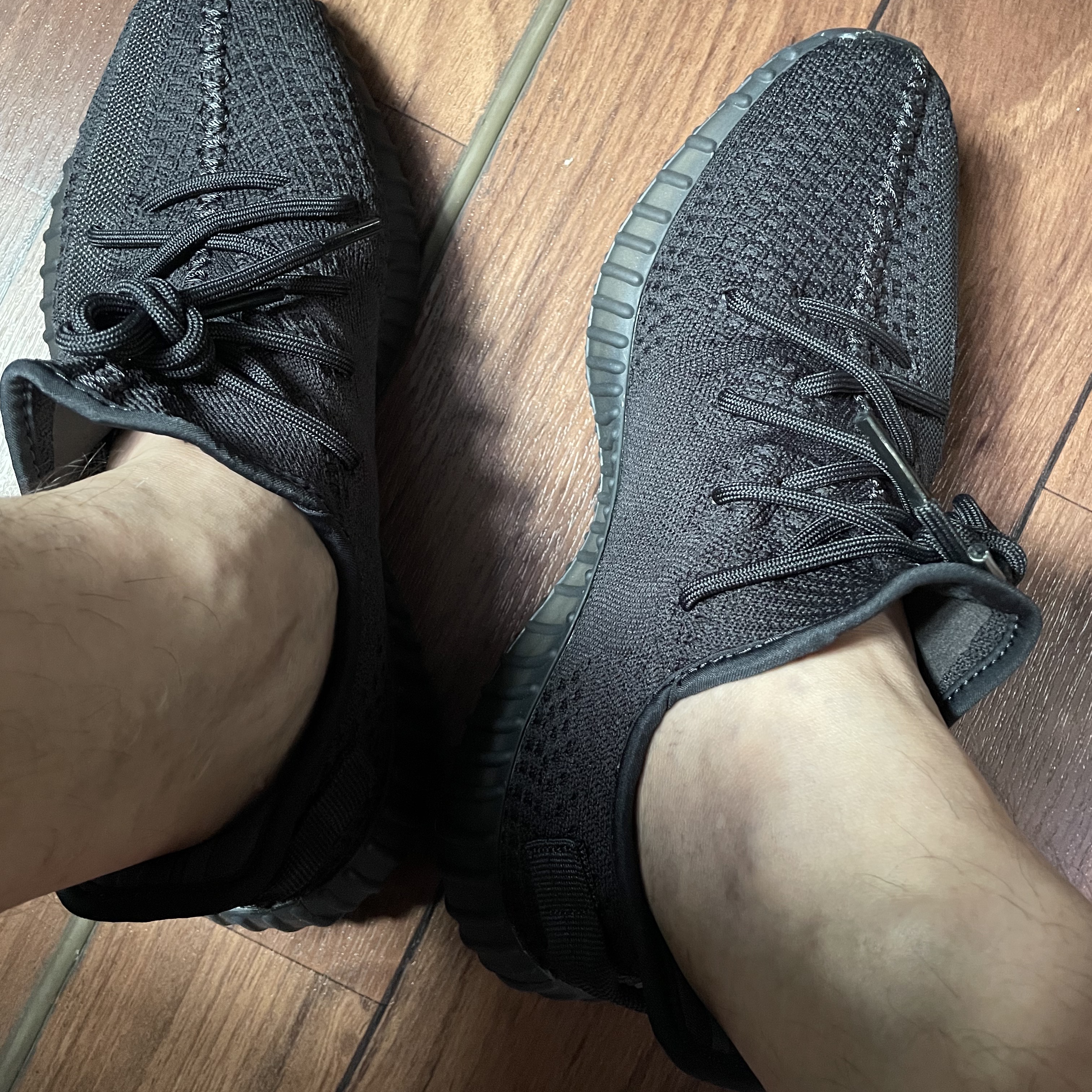 Adidas Yeezy Boost 350 V2 Onyx 착용 스타일