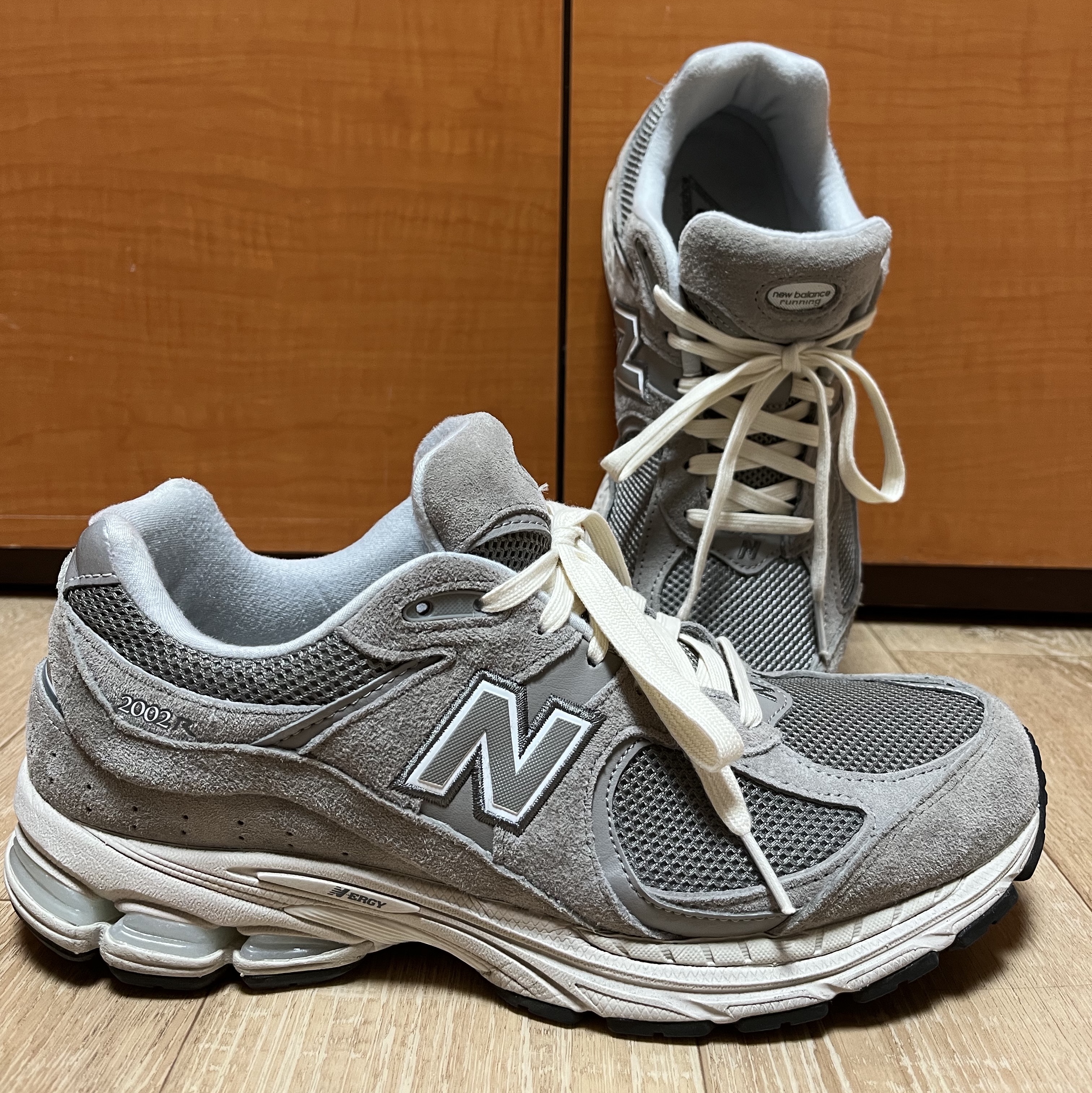New Balance 2002R Grey 착용 스타일 - 1