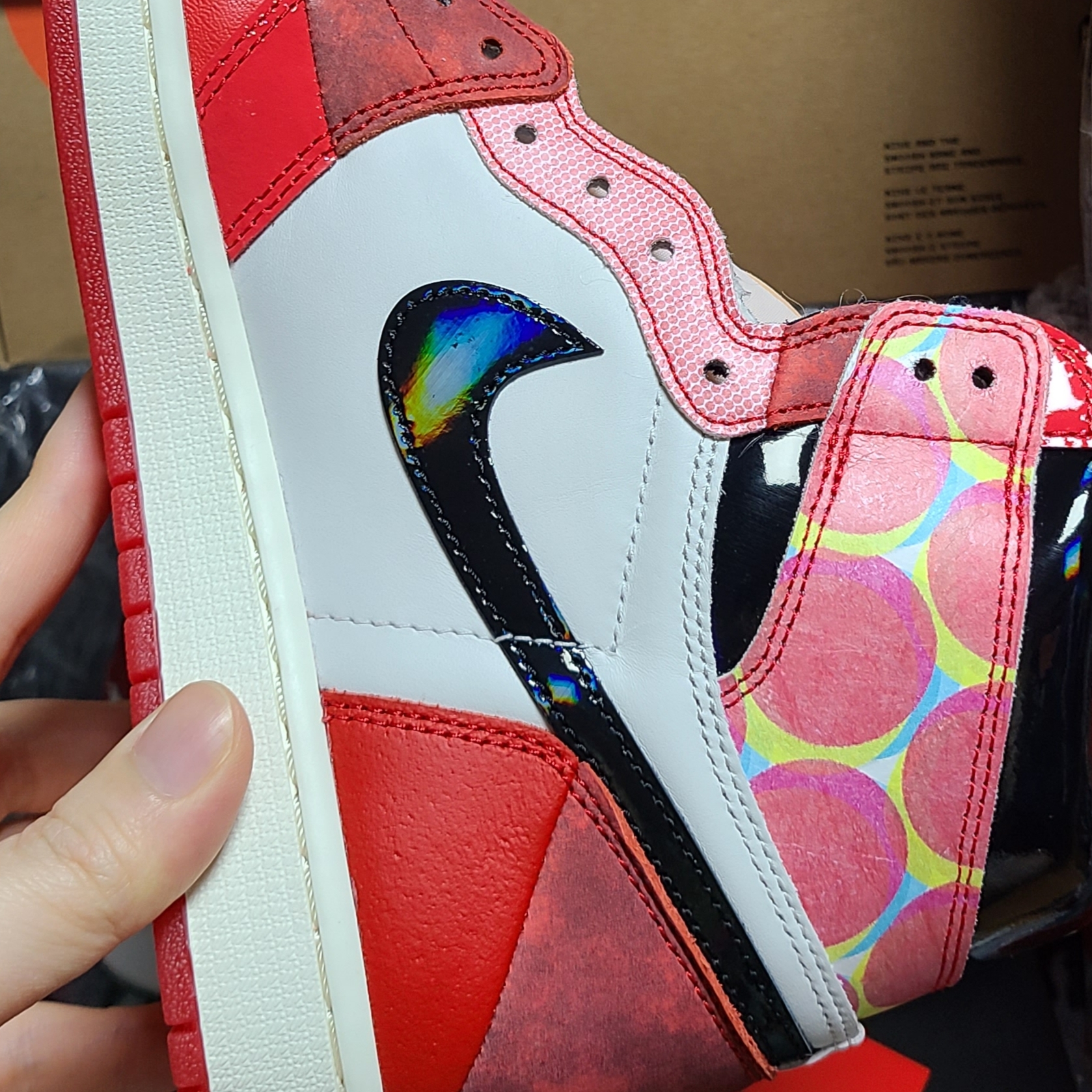 Jordan 1 Retro High Spider-Man Next Chapter, Jordan 1 Retro High Spider-Man Origin Story 착용 스타일 - 3