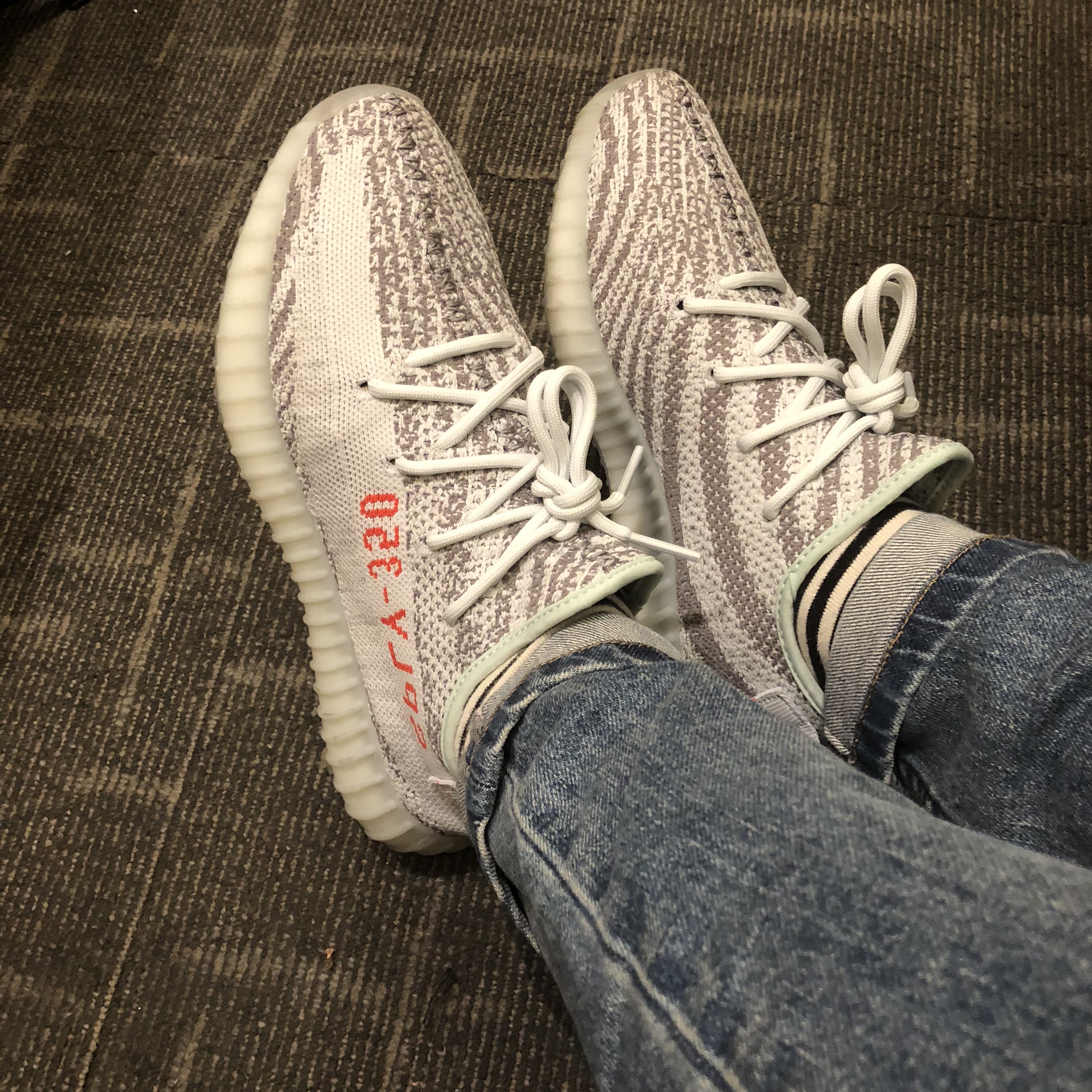 Adidas Yeezy Boost 350 V2 Blue Tint 2017 착용 스타일