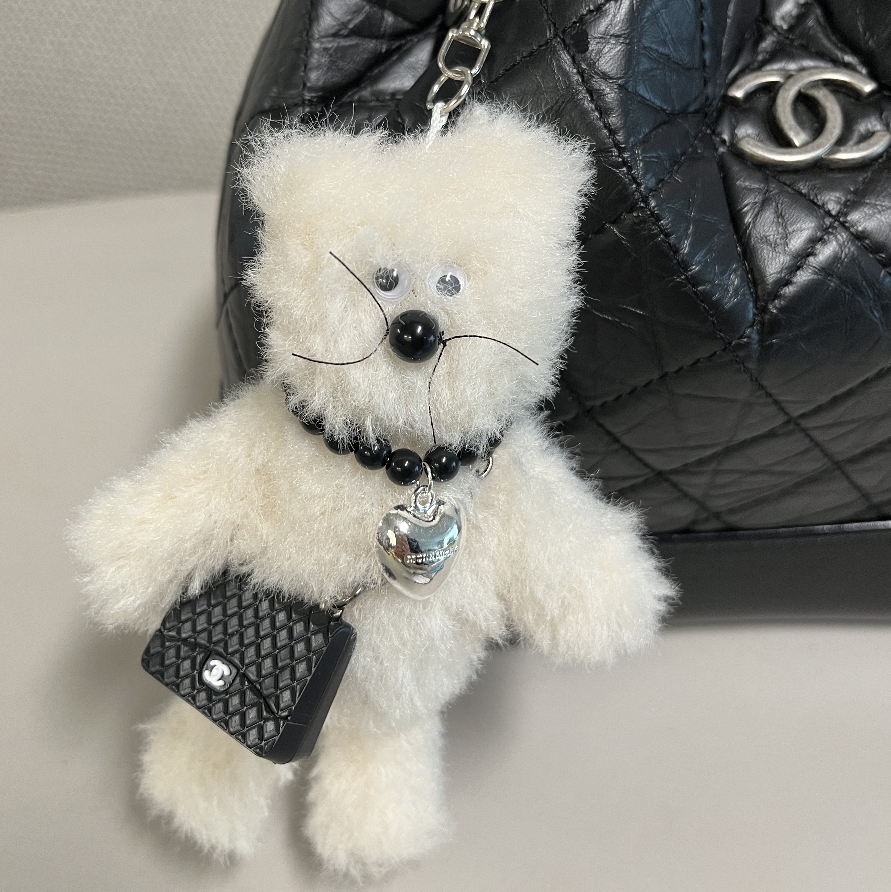 Chanel Small Gabrielle Backpack Aged Calfskin & Gold Silver Black 착용 스타일 - 1