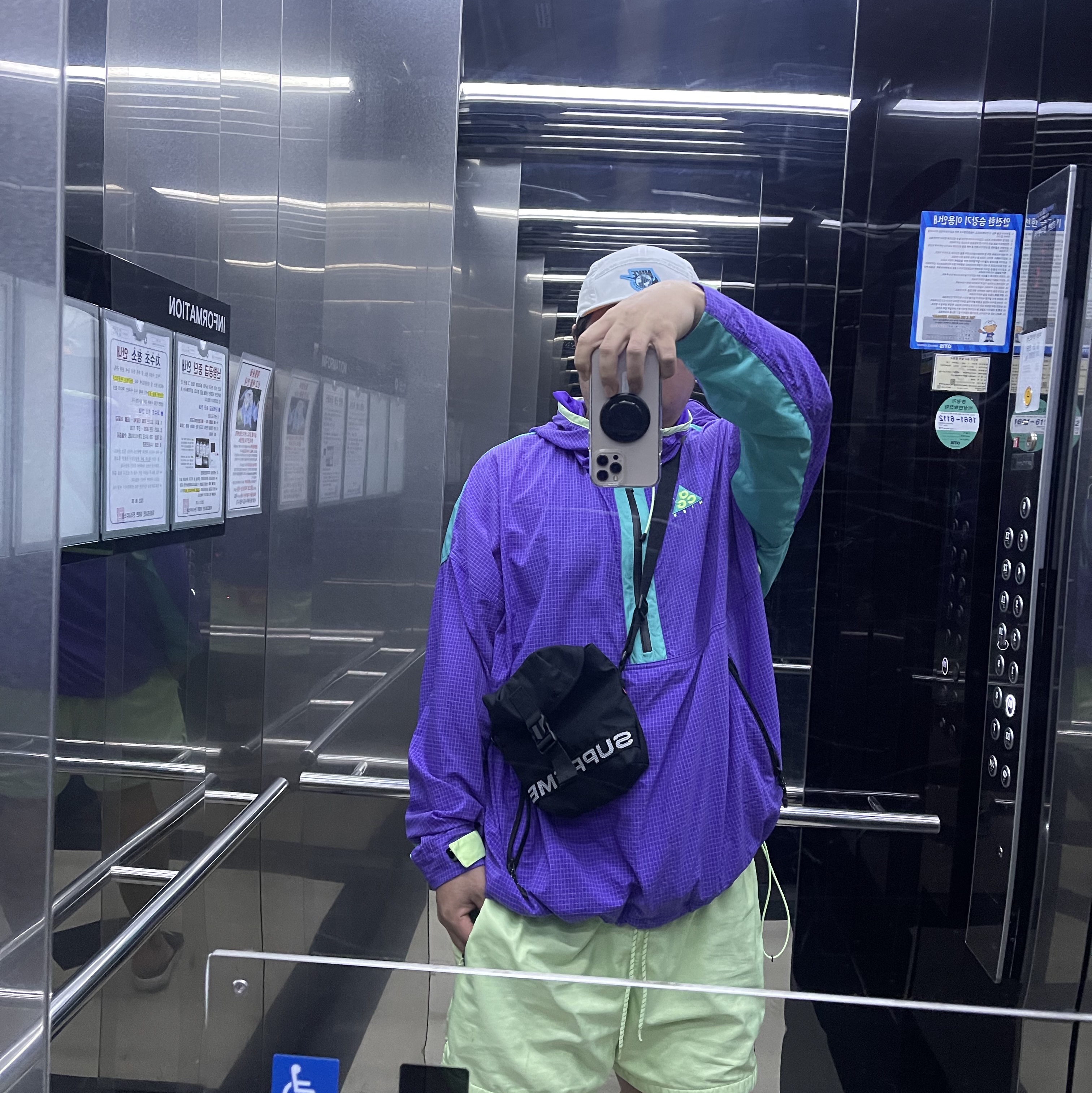 Supreme Field Side Bag Black - 23SS, Nike ACG Woven Shorts Barely Volt - US/EU 착용 스타일