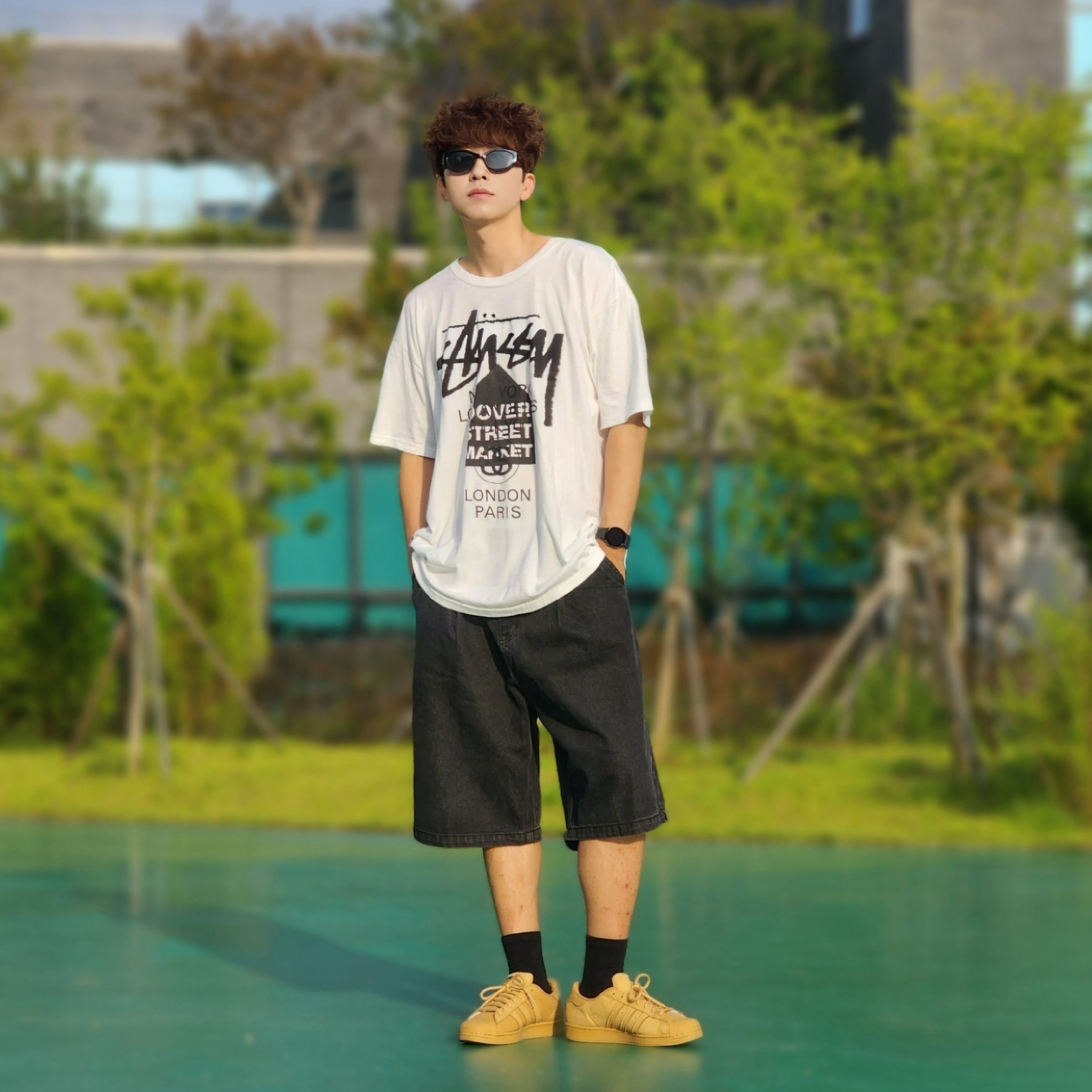 Stussy DSM World Tour T-Shirt White, Adidas Superstar Golden Beige 착용 스타일 - 4