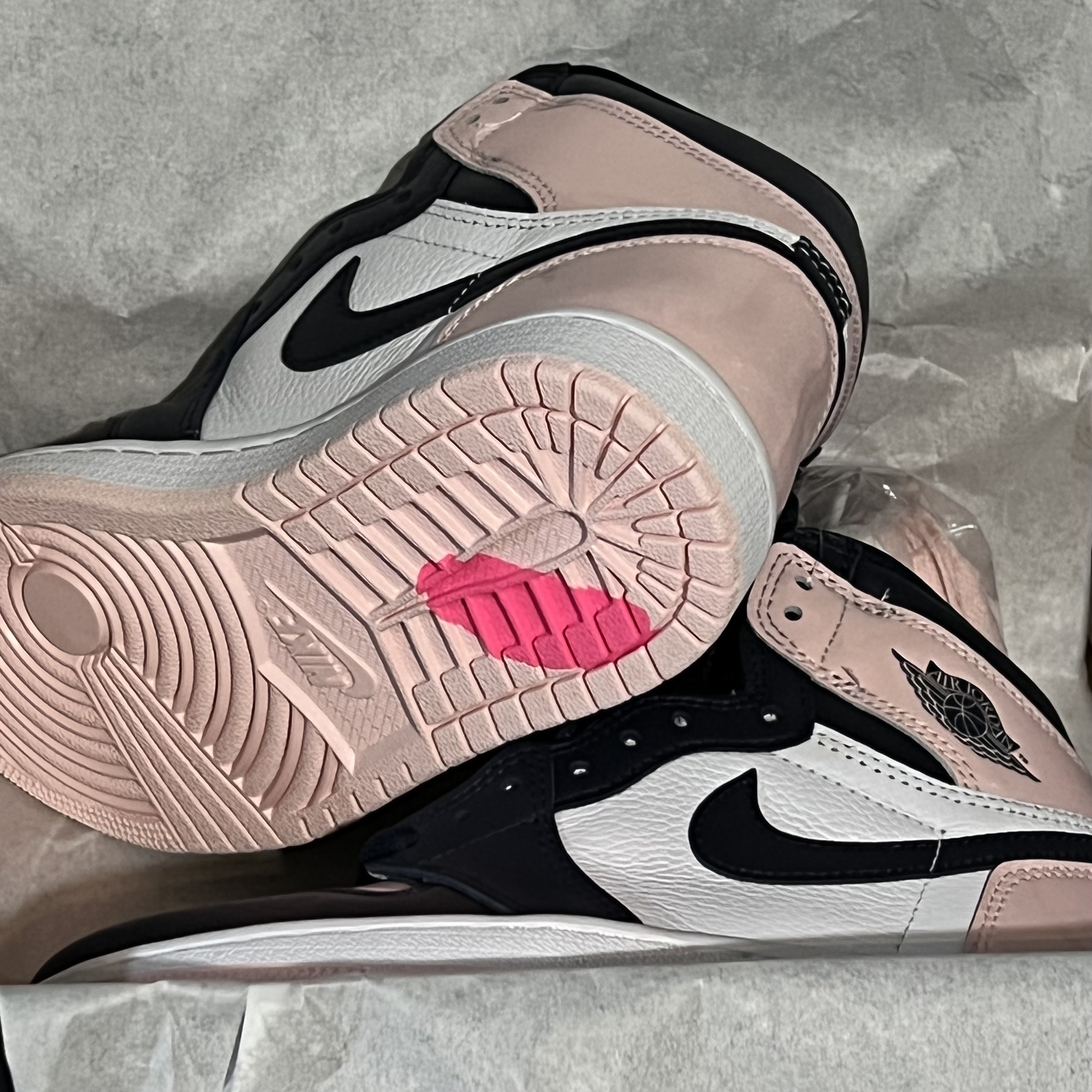 (W) Jordan 1 Retro High OG Atmosphere 착용 스타일 - 2