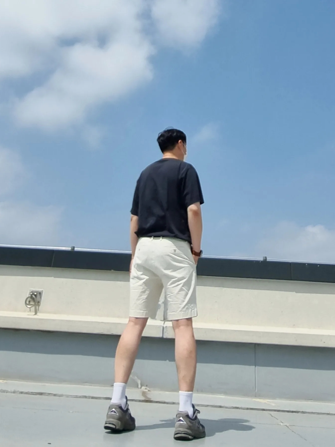 Maison Kitsune Double Fox Head Patch Classic T-Shirt Anthracite, New Balance 2002R Gray 착용 스타일 - 2