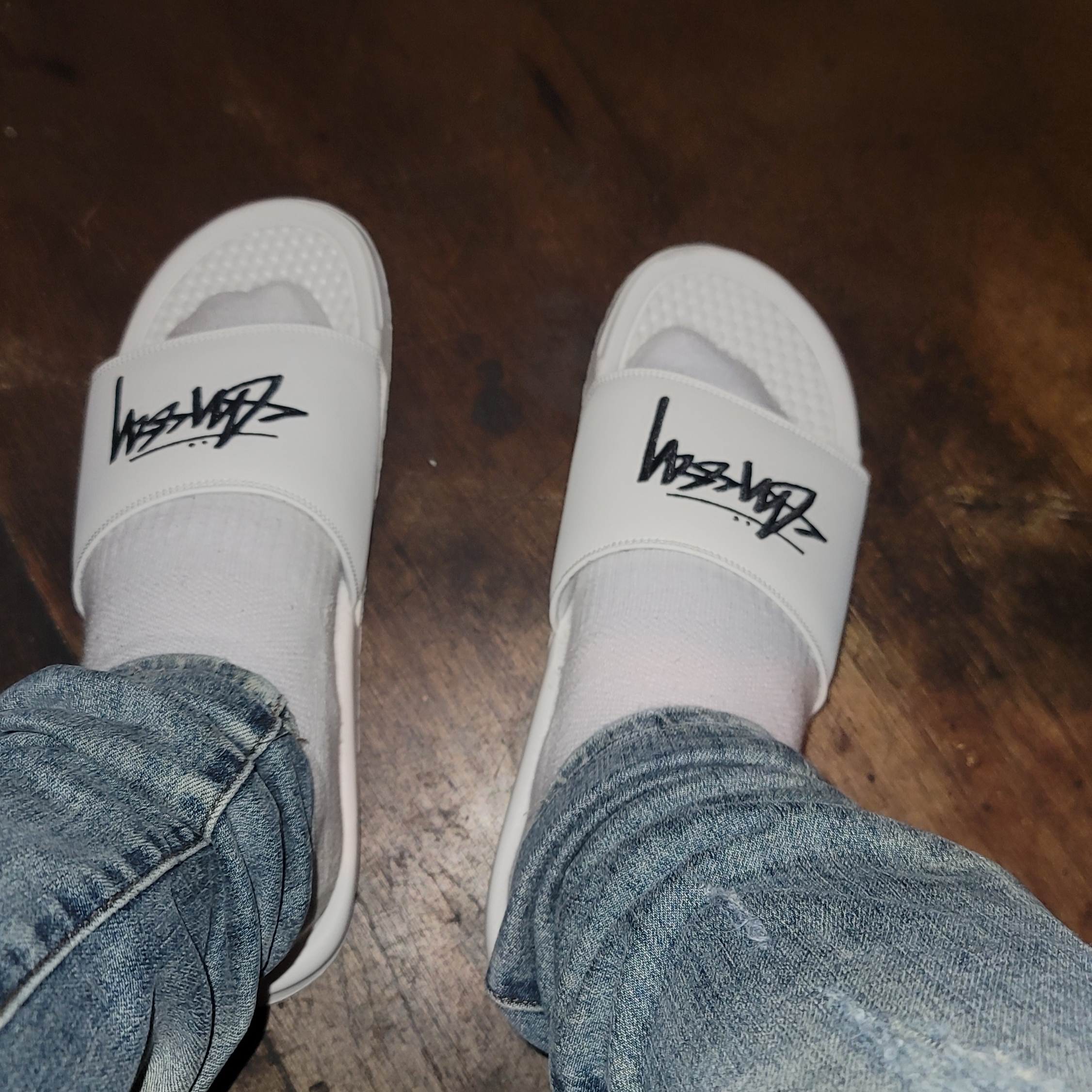 Nike x Stussy Benassi Slide Sail 착용 스타일