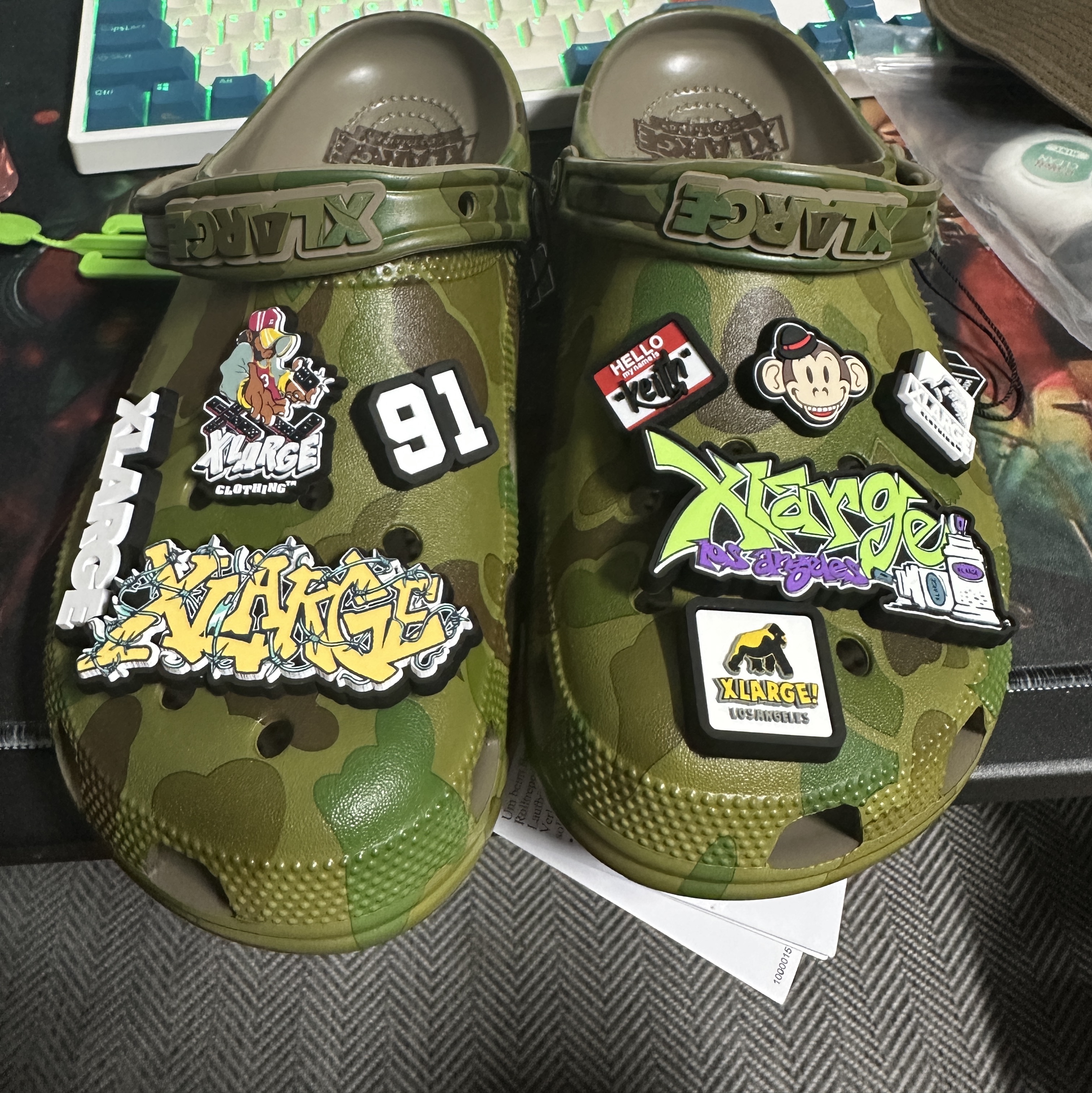 Crocs x XLarge Classic Clog Camo 착용 스타일 - 2