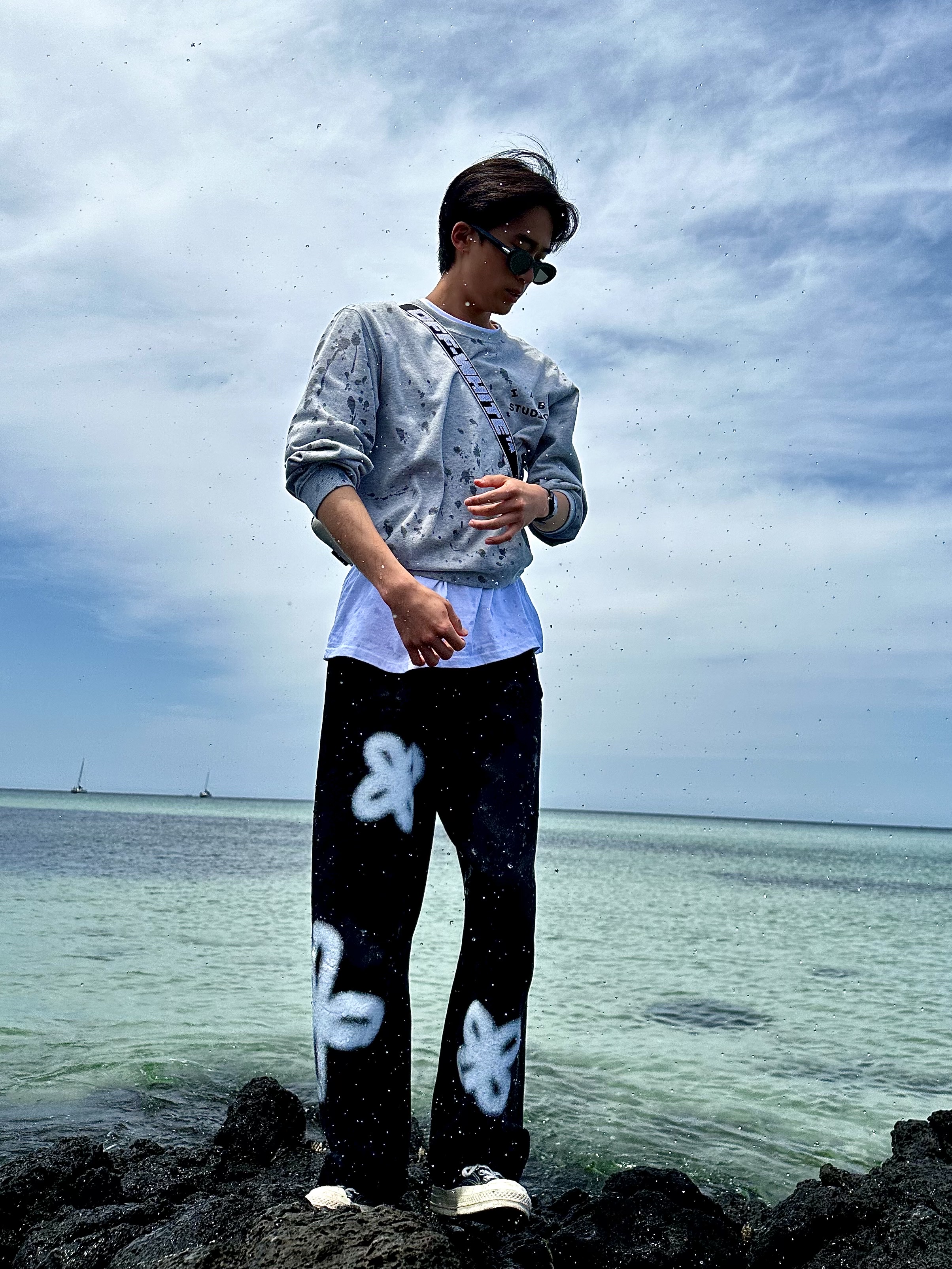 IAB Studio Long Sleeve Gray, Off-White x Amore Pacific Protection Box (Without Cosmetics) 착용 스타일 - 3