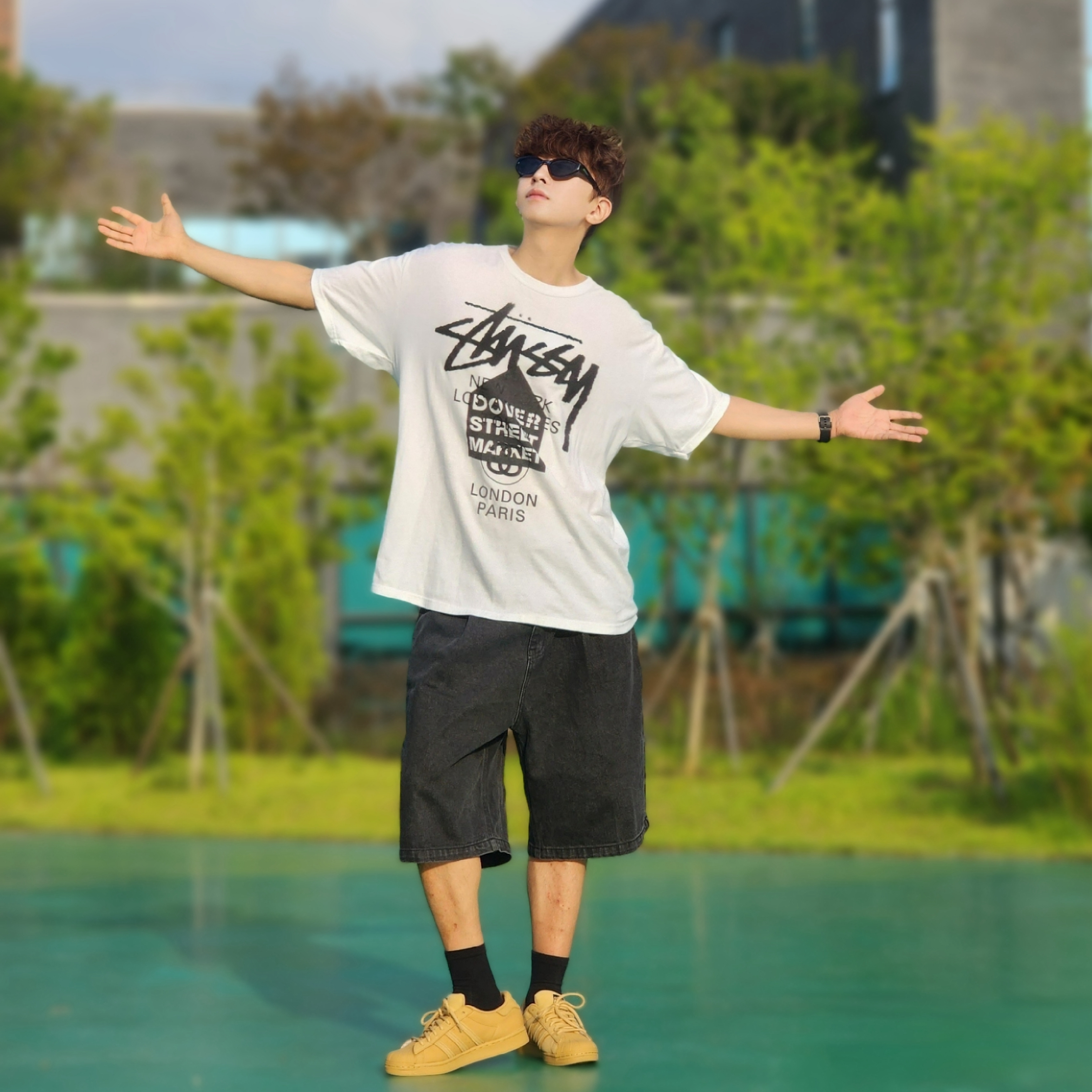 Stussy DSM World Tour T-Shirt White, Adidas Superstar Golden Beige 착용 스타일 - 1