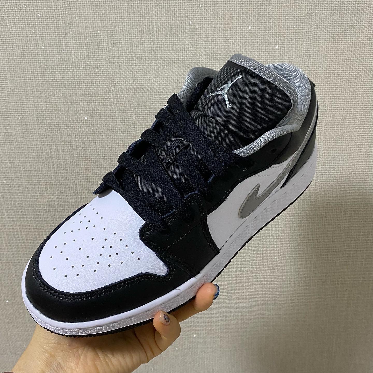 Jordan 1 Low Black Particle Grey, (GS) Jordan 1 Low Black Particle Grey 착용 스타일 - 2