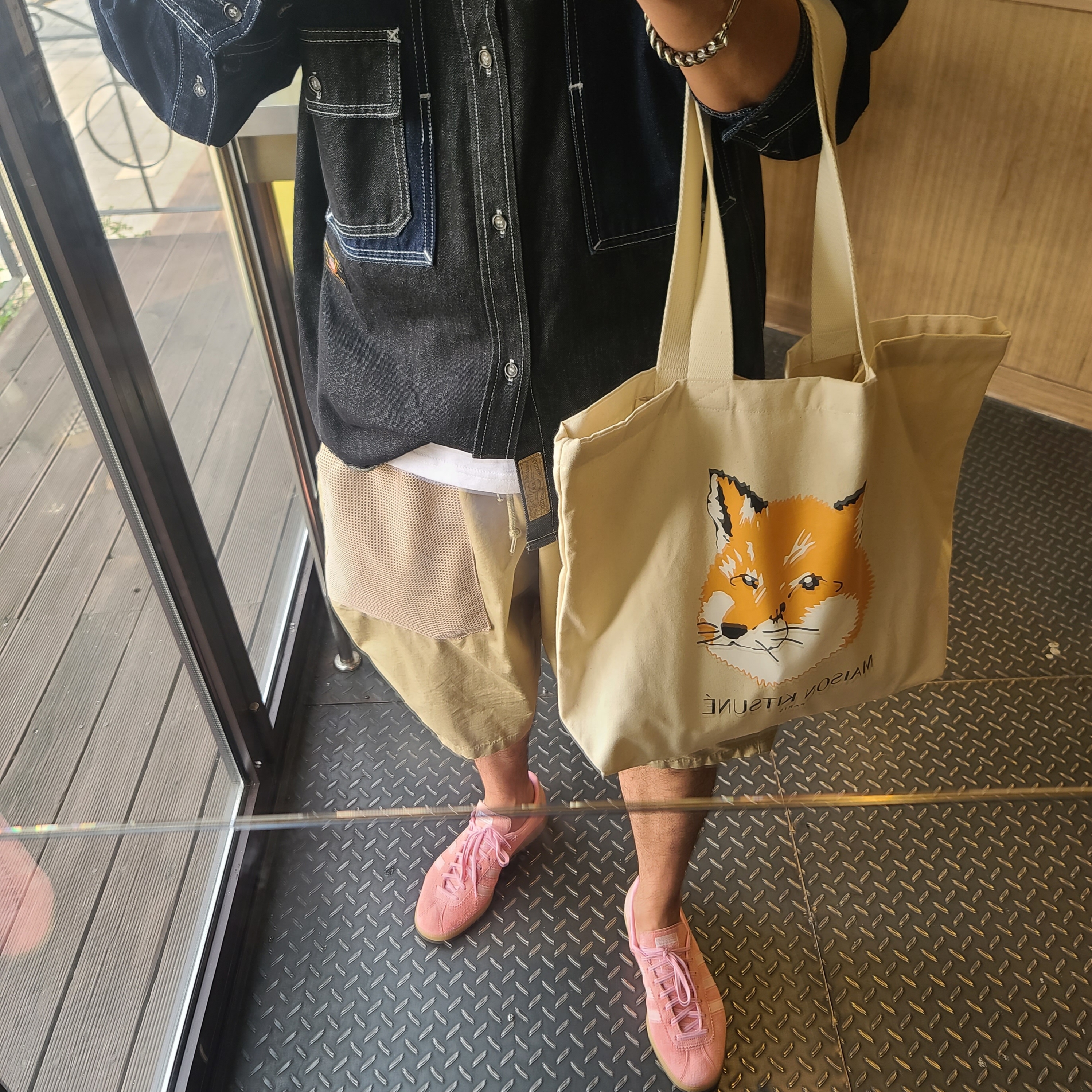 Maison Kitsune Fox Head Tote Bag Ecru, Adidas Bermuda Glow Pink 착용 스타일