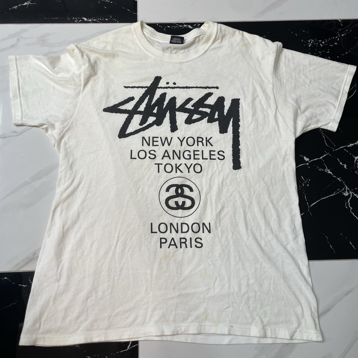Stussy World Tour T-Shirt White 착용 스타일 - 1