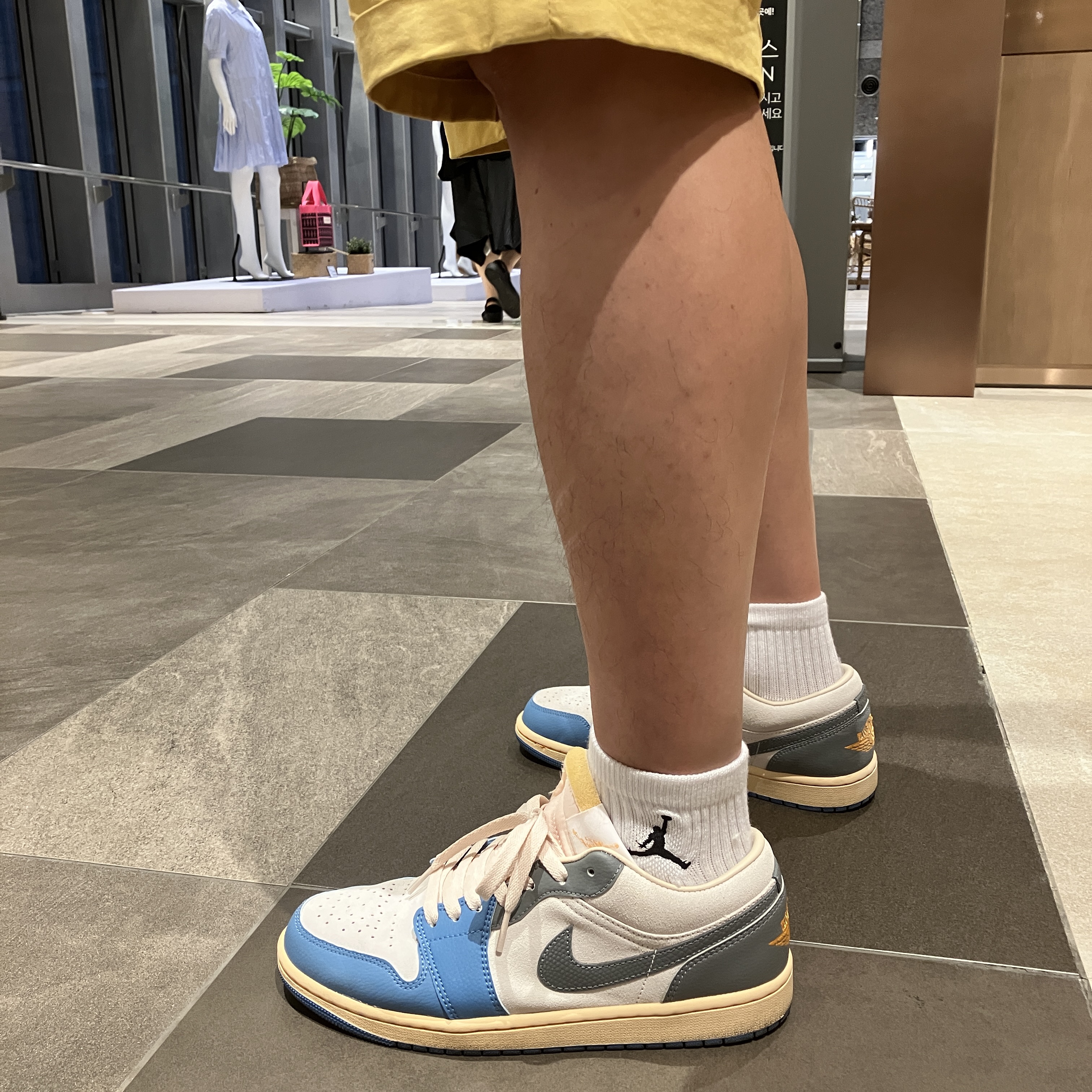 Jordan 1 Low SE Tokyo 96 착용 스타일 - 2