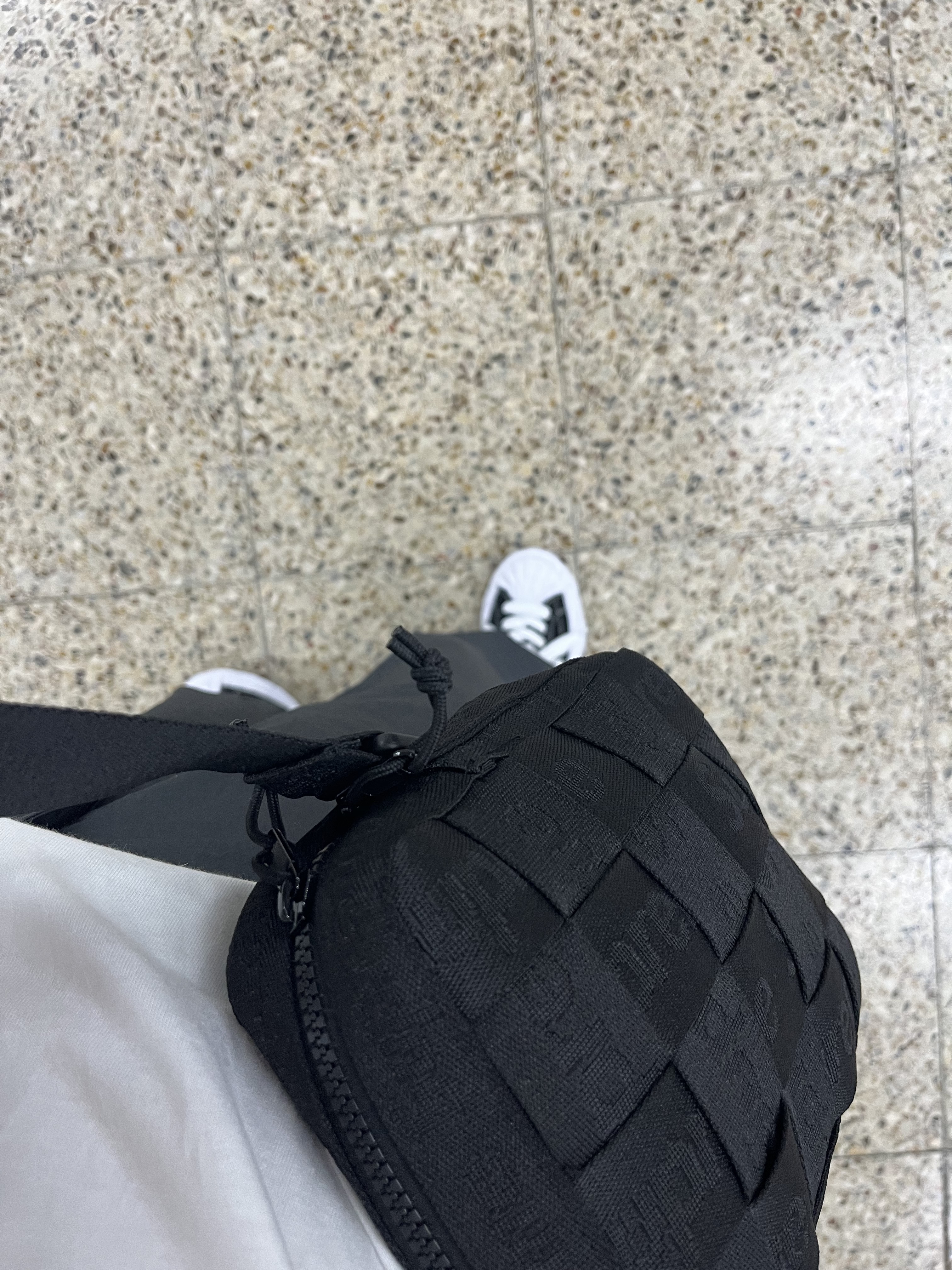 Supreme Woven Shoulder Bag Black - 23SS, Maison Mihara Yasuhiro Blakey OG Sole Canvas Low-top Sneakers Black White 착용 스타일