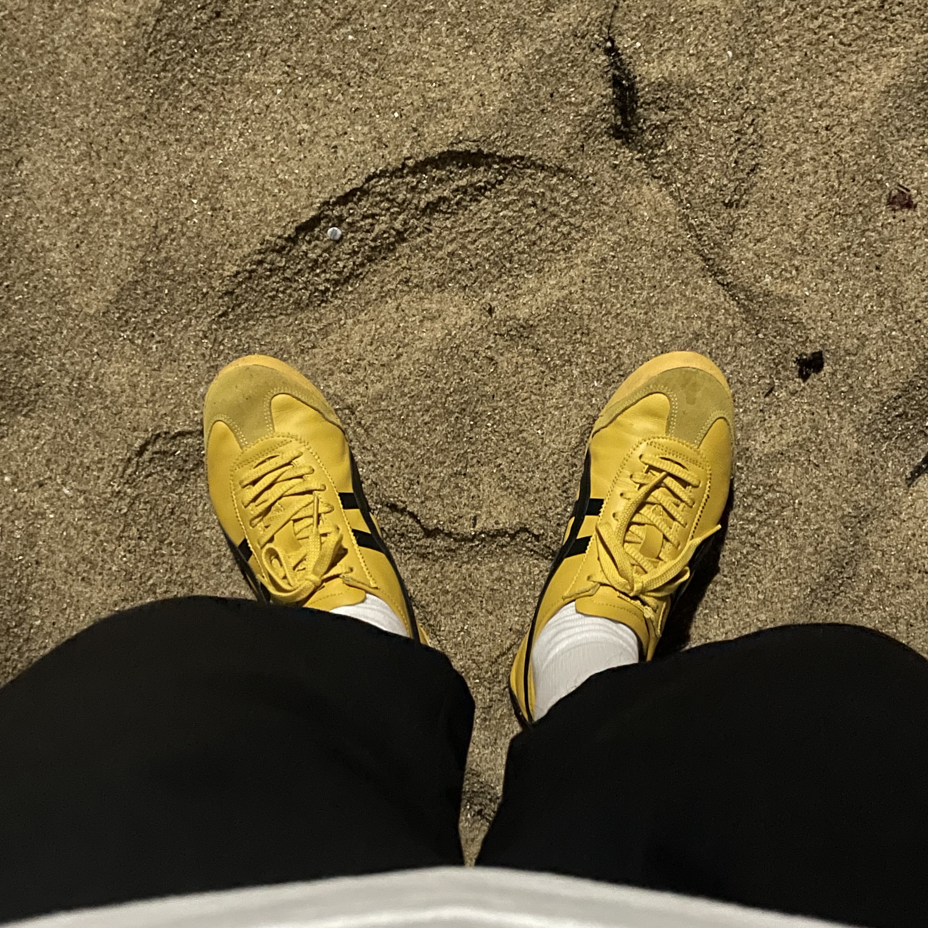 Onitsuka Tiger Mexico 66 Yellow Black 착용 스타일 - 2