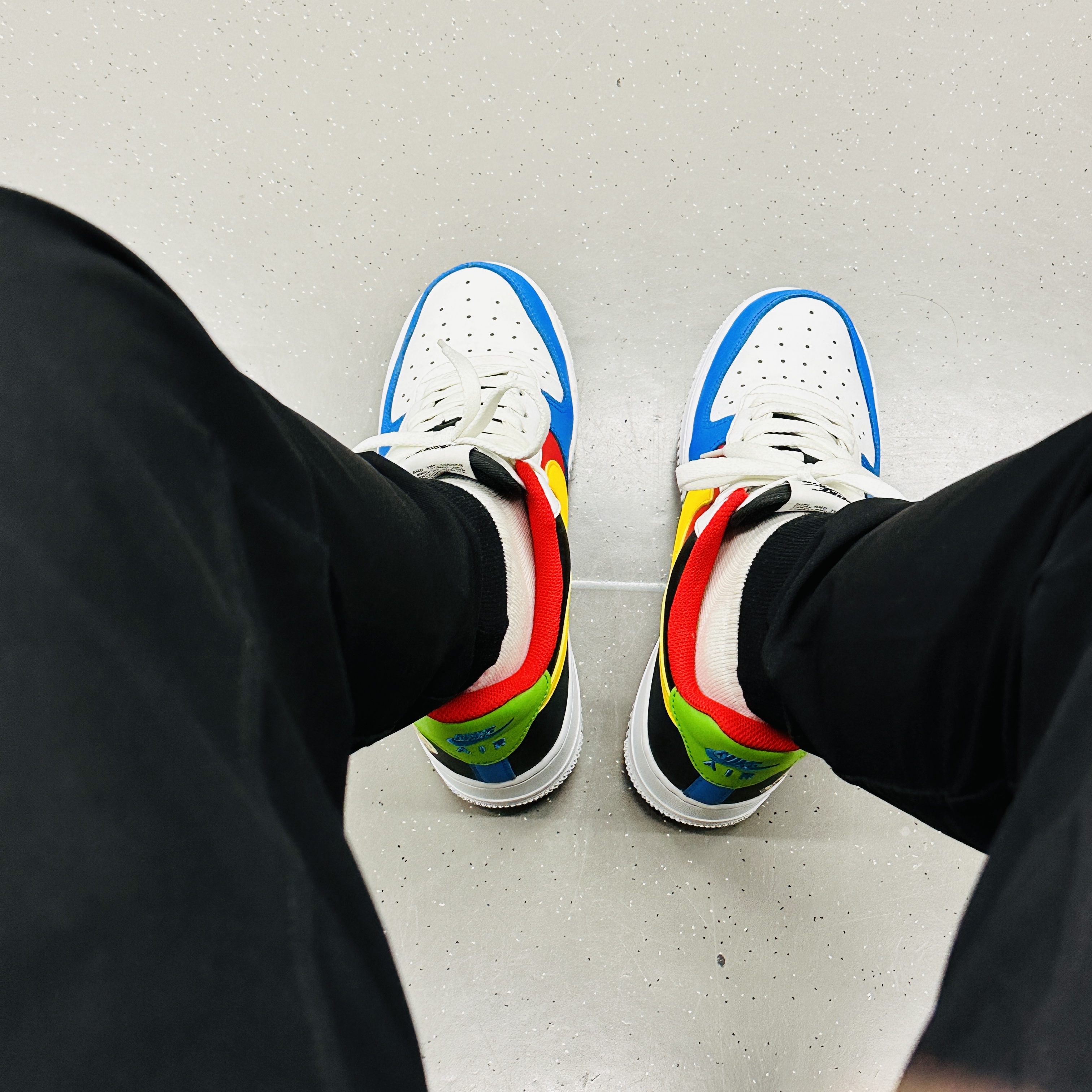 Nike x UNO Air Force 1 '07 QS White Yellow Zest 착용 스타일 - 1