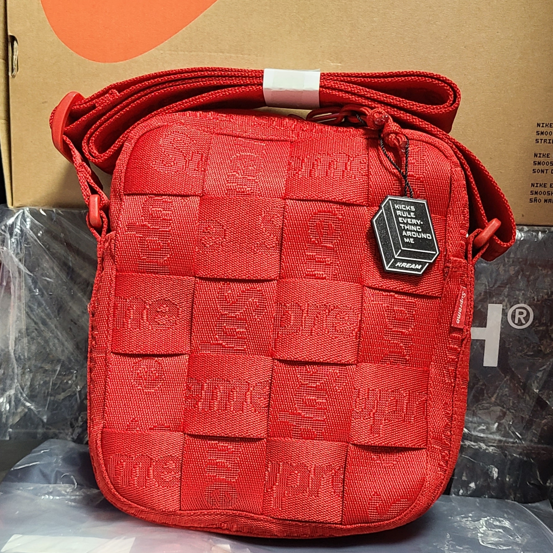 Supreme Woven Shoulder Bag Red - 23SS 착용 스타일 - 1