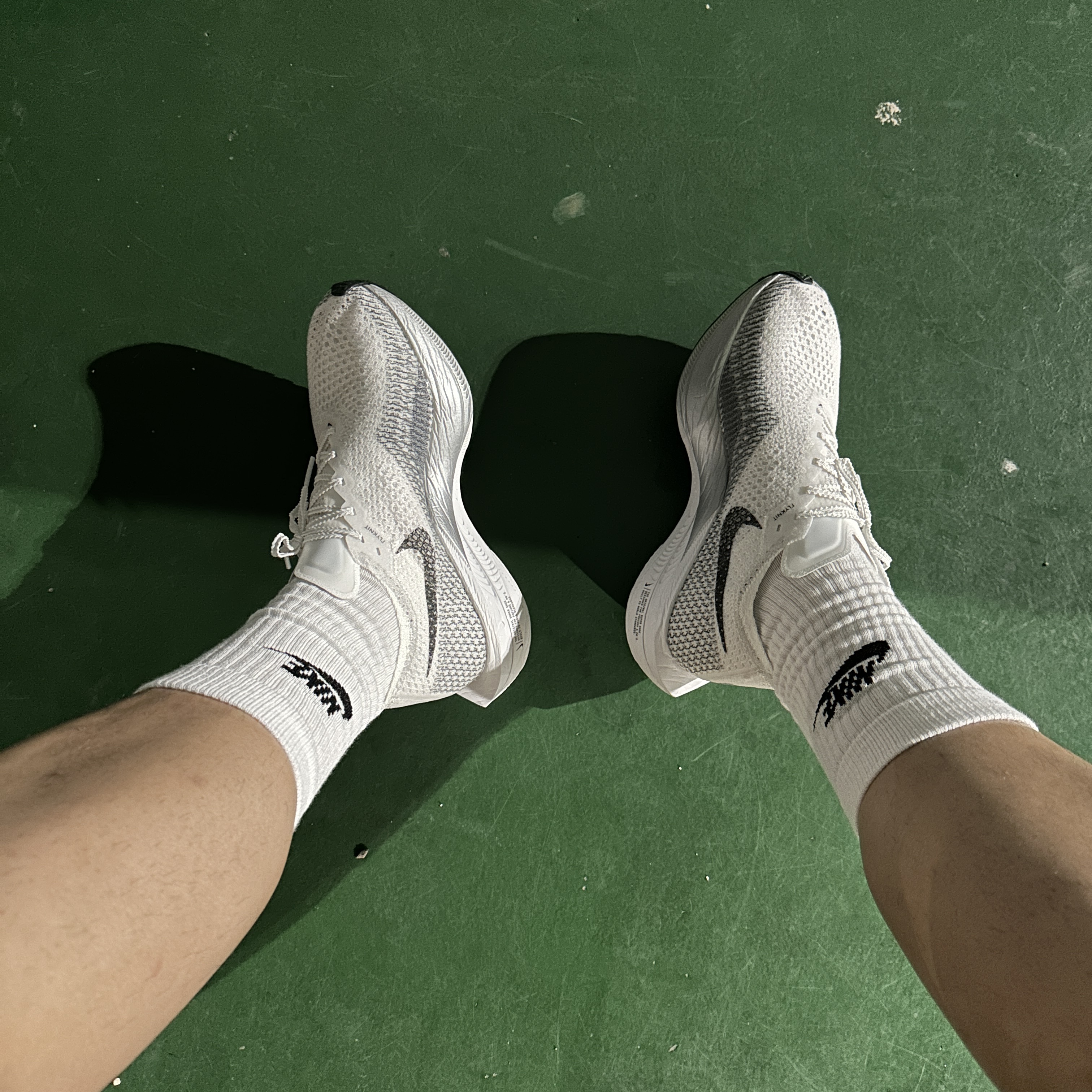 Nike ZoomX Vaporfly Next% 3 White Grey 착용 스타일 - 2