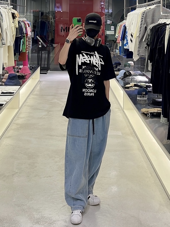 Adidas Superstar White Black, Stussy DSM World Tour T-Shirt Black 착용 스타일 - 4