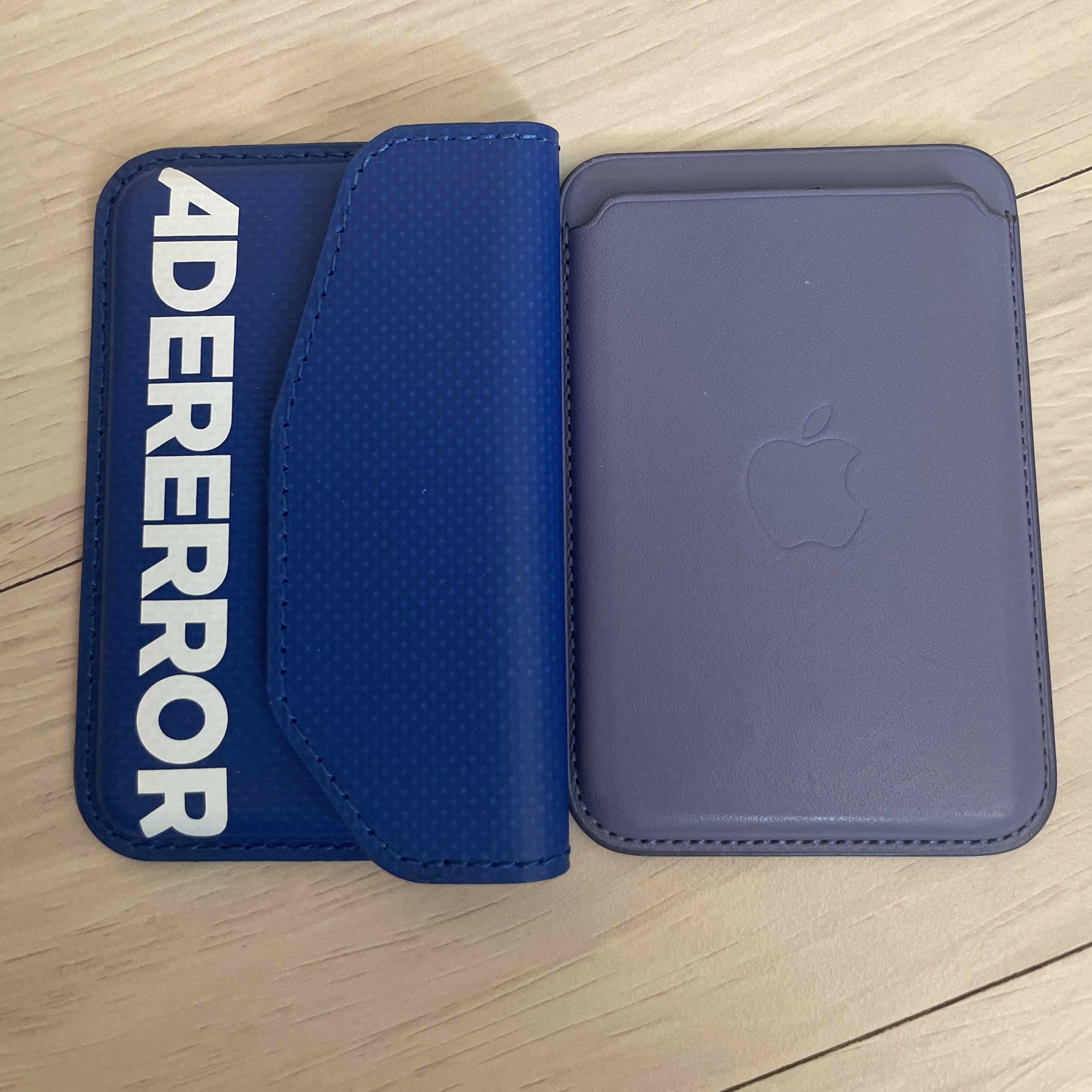 Ader Error Standic Magsafe Wallet Z-Blue, Human Made Graphic T-Shirt White 착용 스타일 - 1