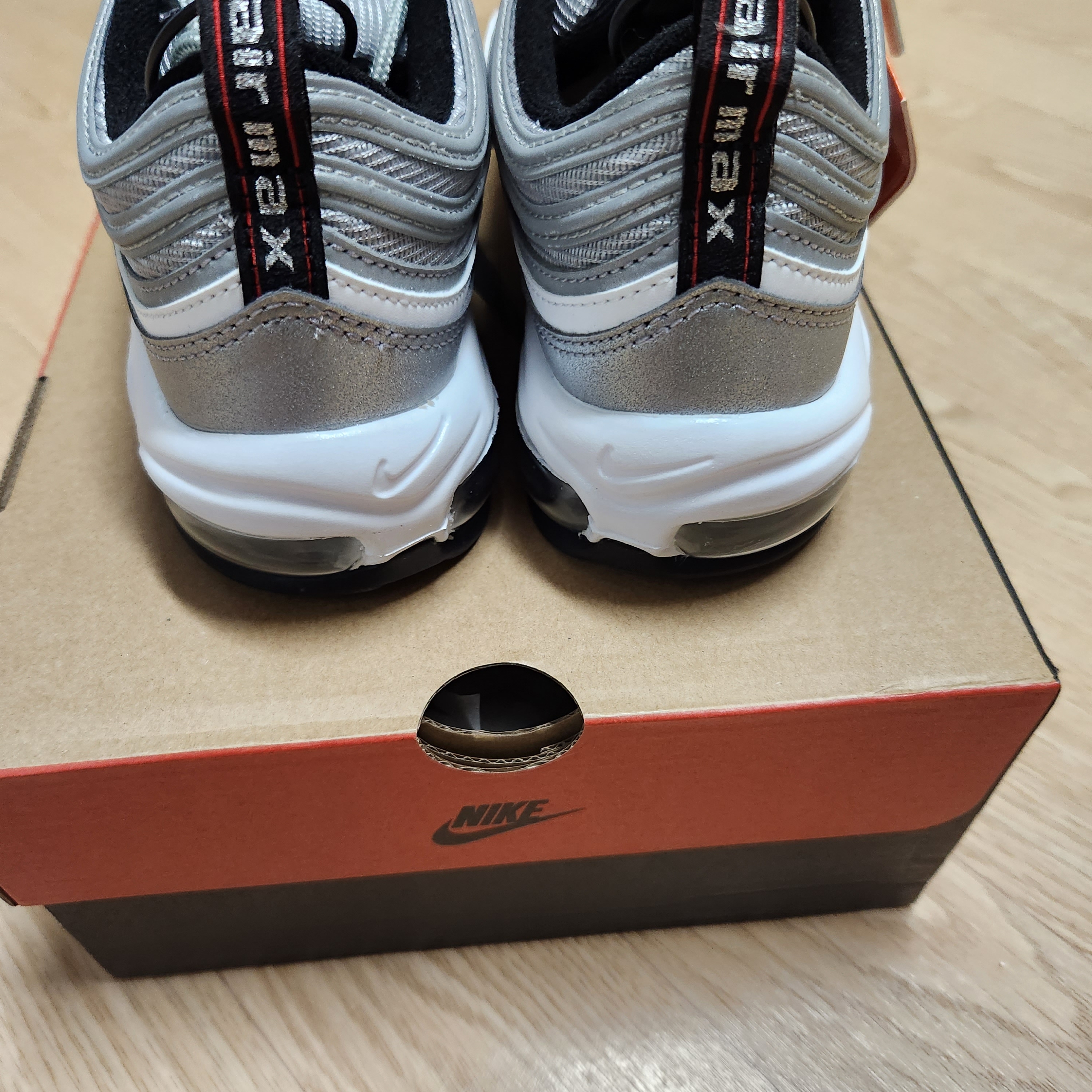 Nike Air Max 97 OG Silver Bullet 2022 착용 스타일 - 5
