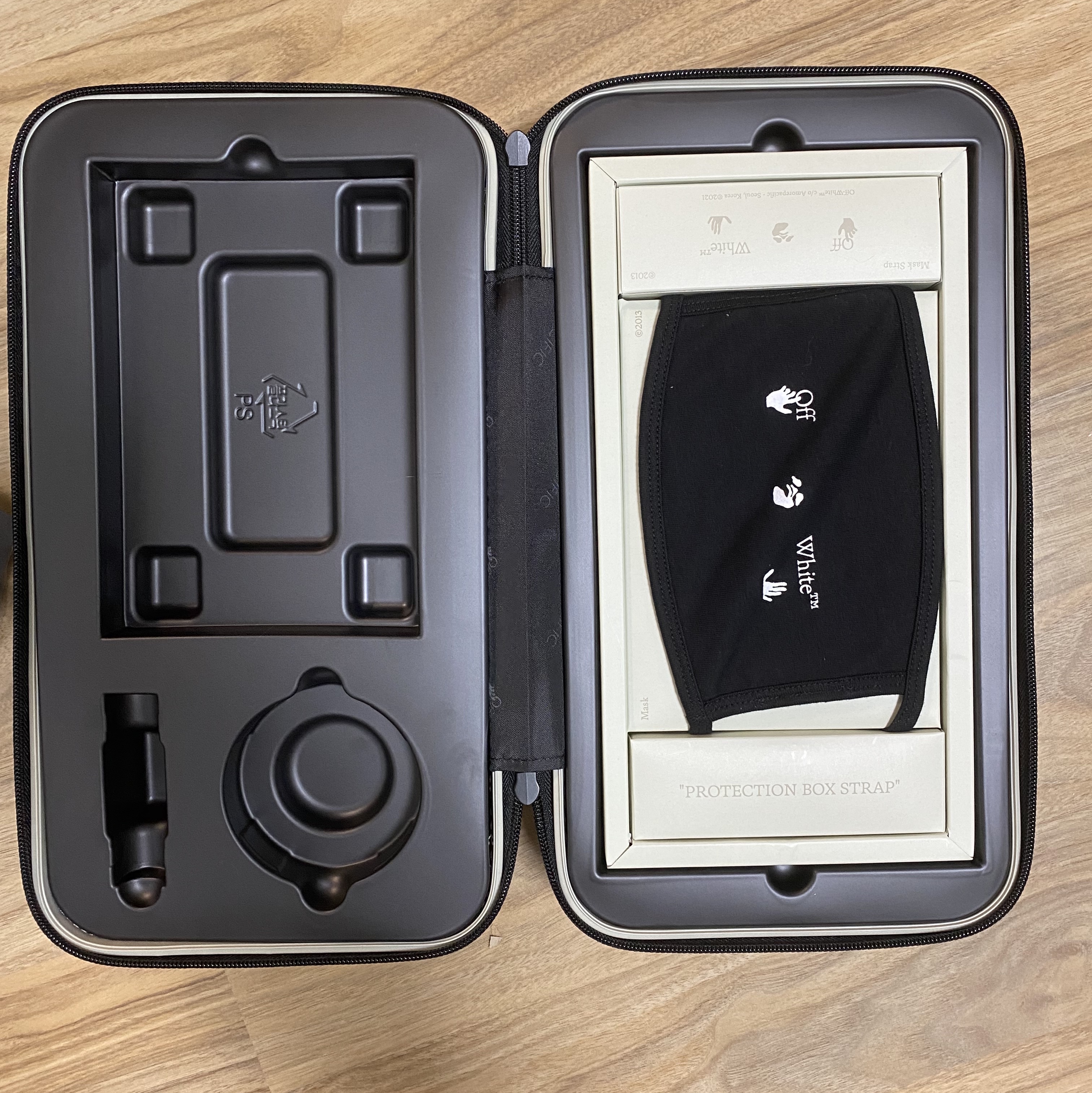 Off-White x Amore Pacific Protection Box (Without Cosmetics) 착용 스타일
