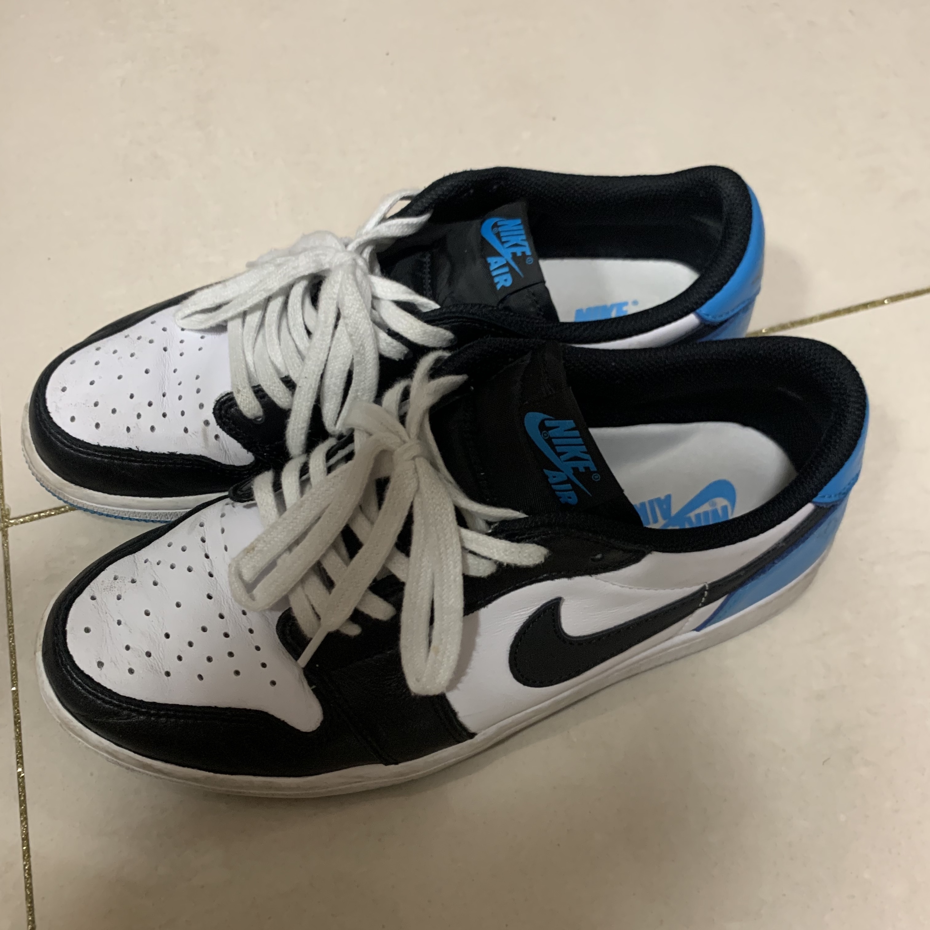 Jordan 1 Retro Low OG Black and Dark Powder Blue 착용 스타일