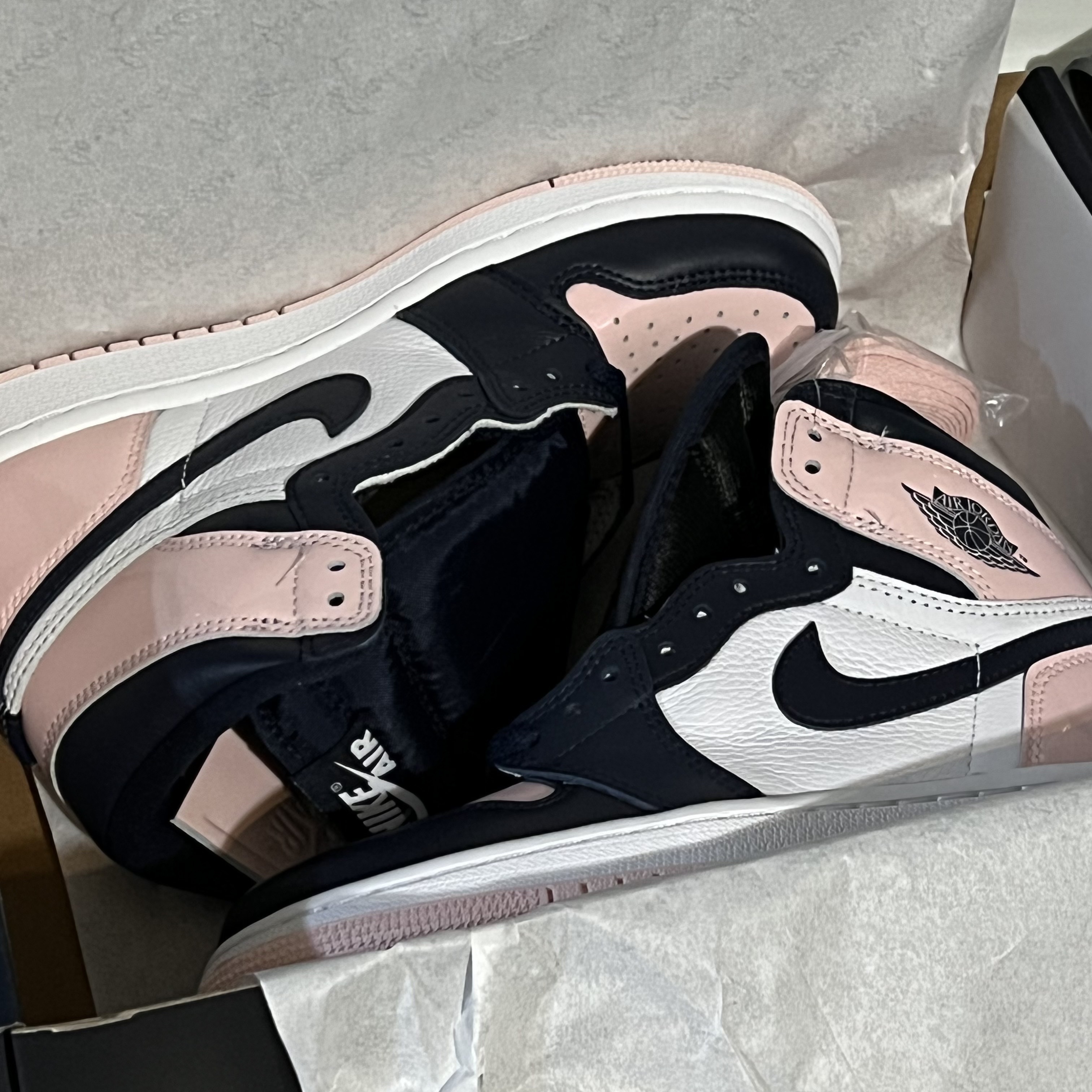 (W) Jordan 1 Retro High OG Atmosphere 착용 스타일 - 1