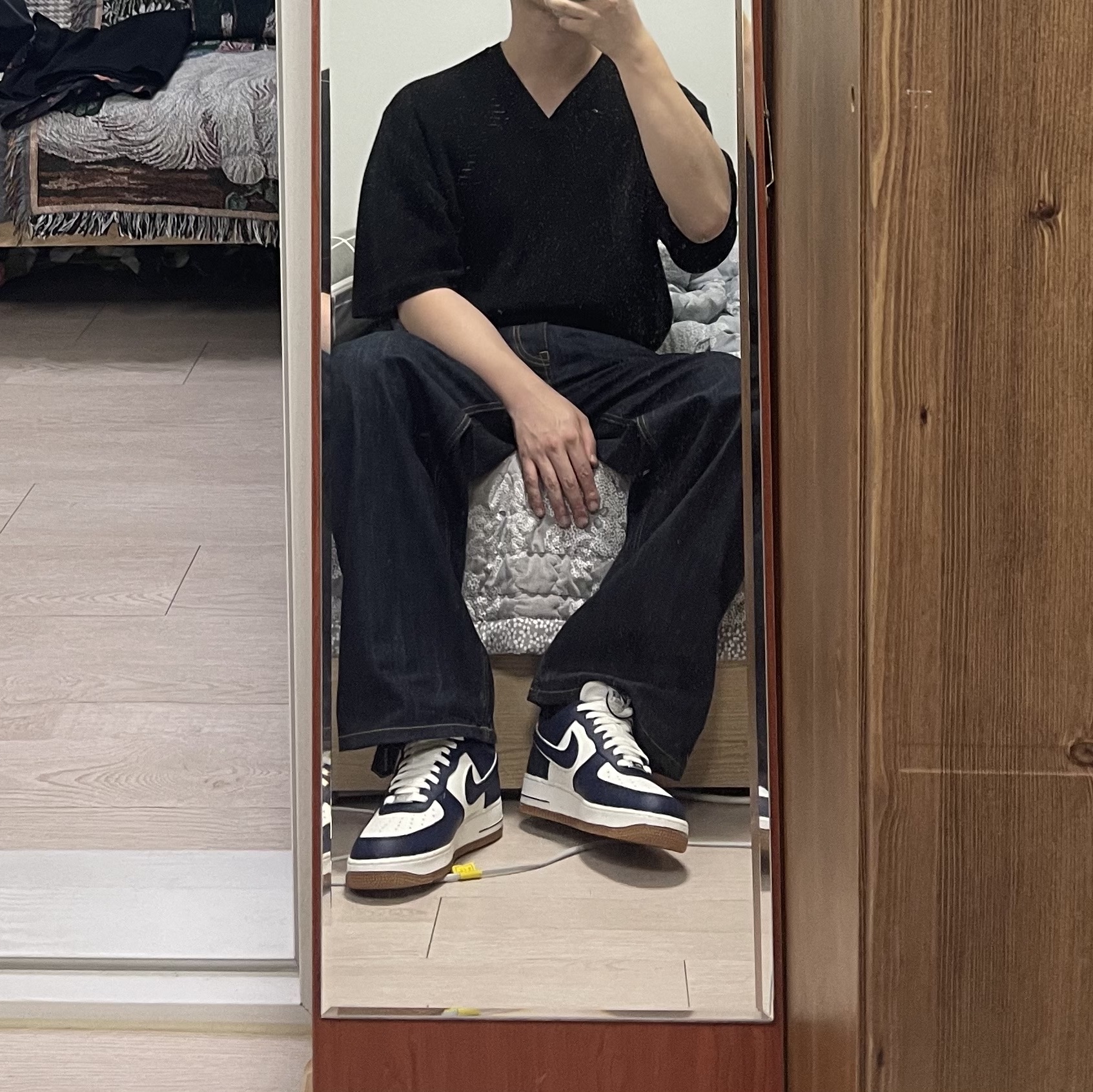 Nike Air Force 1 '07 LV8 Midnight Navy 착용 스타일