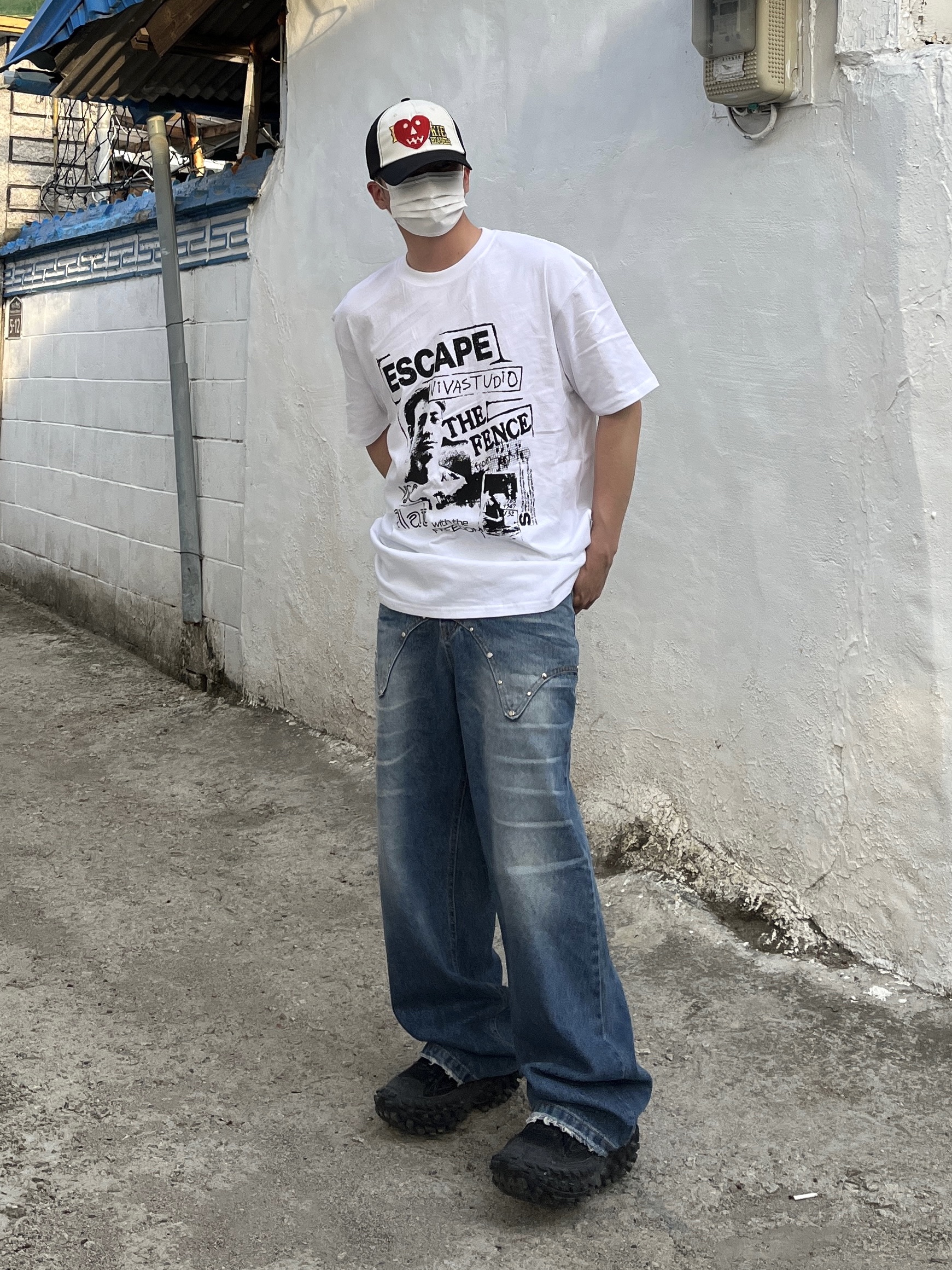 Nos Couleurs x JS 00 Denim Pants Indigo, Balenciaga Defender Sneakers Black 착용 스타일 - 1