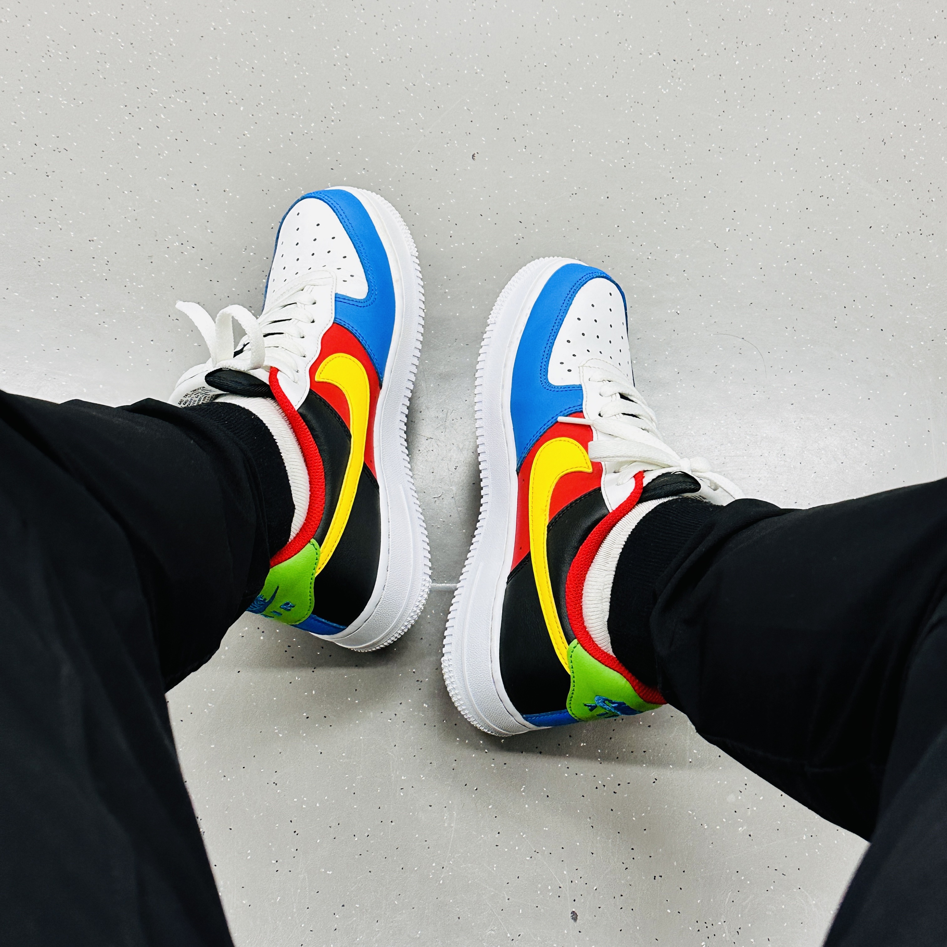 Nike x UNO Air Force 1 '07 QS White Yellow Zest 착용 스타일 - 2