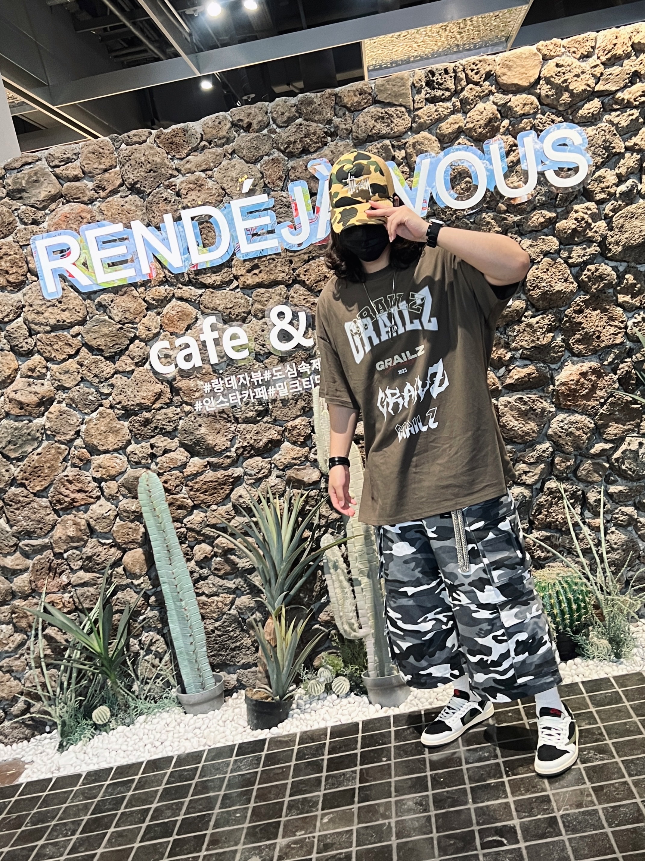 Project G/R Oversized Convertible Cargo Pants City Camo, Stussy x BAPE Trucker Cap Yellow 착용 스타일 - 3