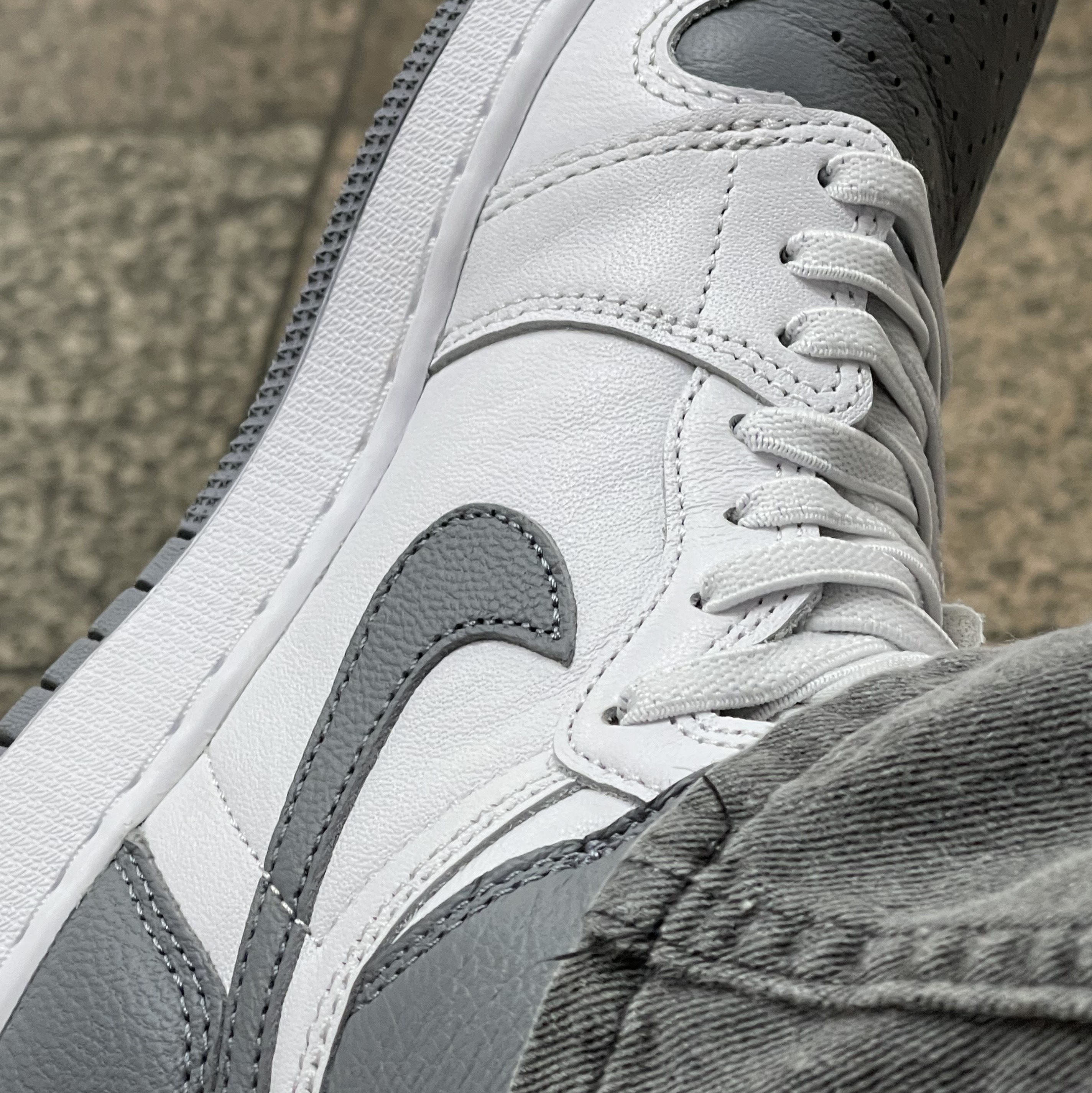 (GS) Jordan 1 Retro High OG Bleached Coral, (W) Jordan 1 Low Black and White 착용 스타일 - 5