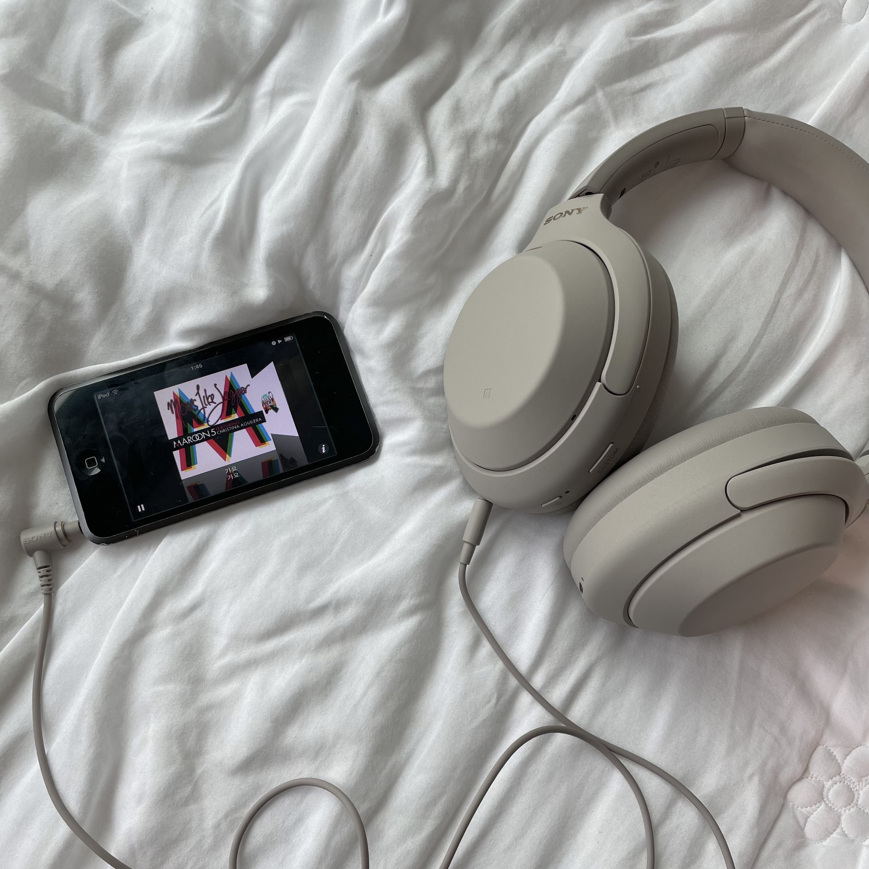 Sony WH-1000XM4 Platinum Silver (Korean Ver.) 착용 스타일