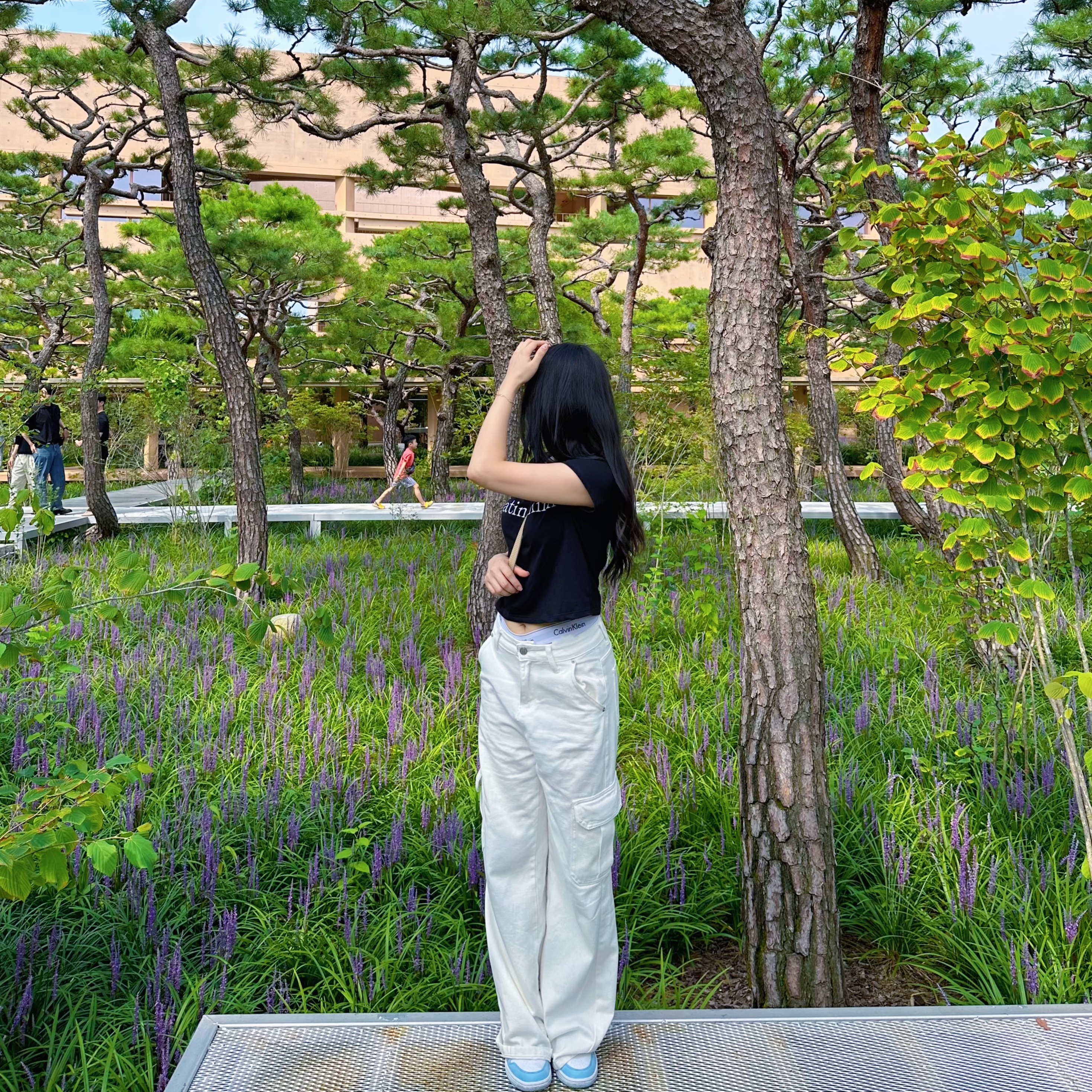 Telfar Small Shopping Bag Cream, (W) Jordan 1 Low White Ice Blue 착용 스타일