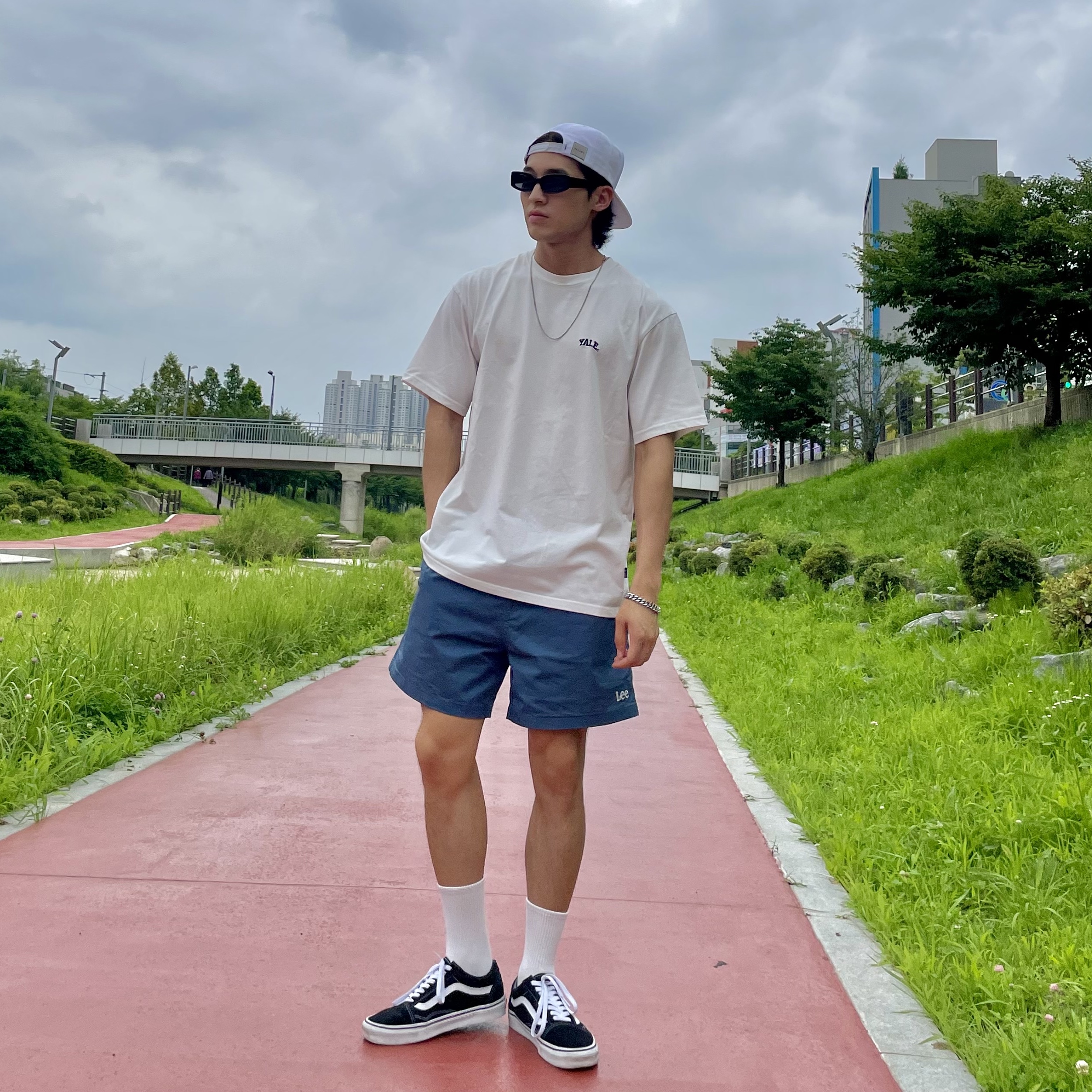 Vans Old Skool Platform Black White 착용 스타일 - 1