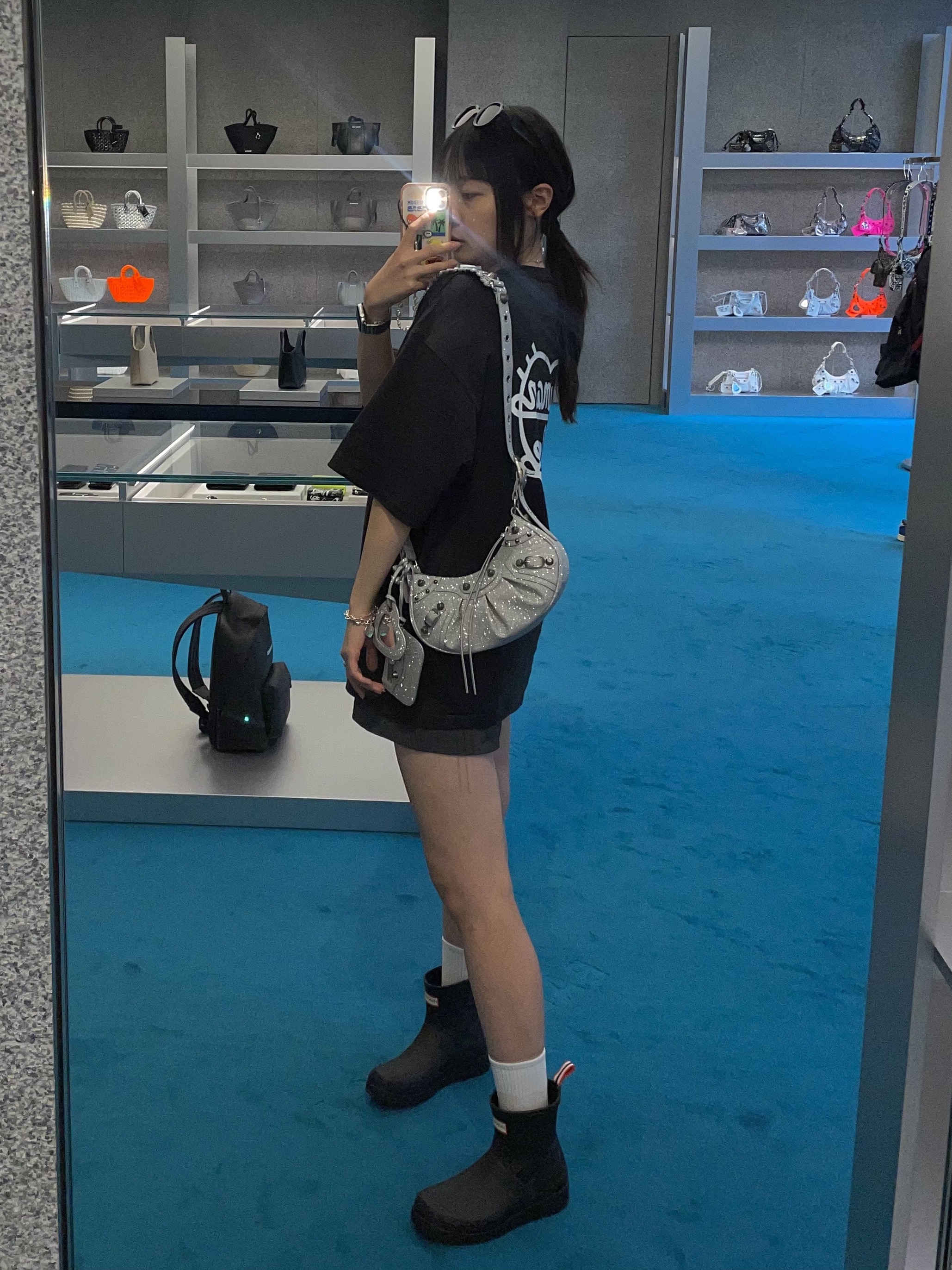 Hunter Original Play Short Rainboots Black, Human Made Heart Badge T-Shirt Black 착용 스타일