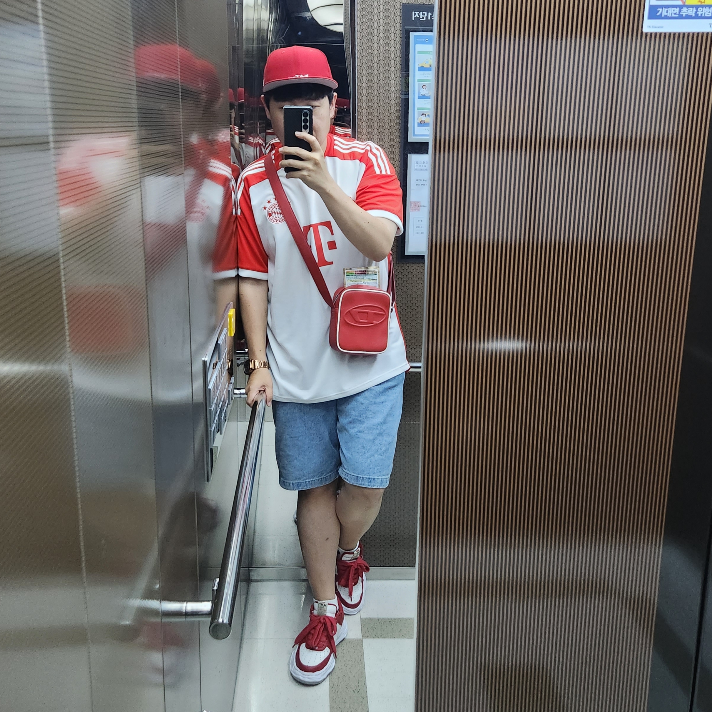 Adidas Bayern Munchen 2023/24 Home Jersey White Red - KR Sizing (Non Marking Ver.), Maison Mihara Yasuhiro Wayne OG Sole Leather Low-top Sneakers Red 착용 스타일