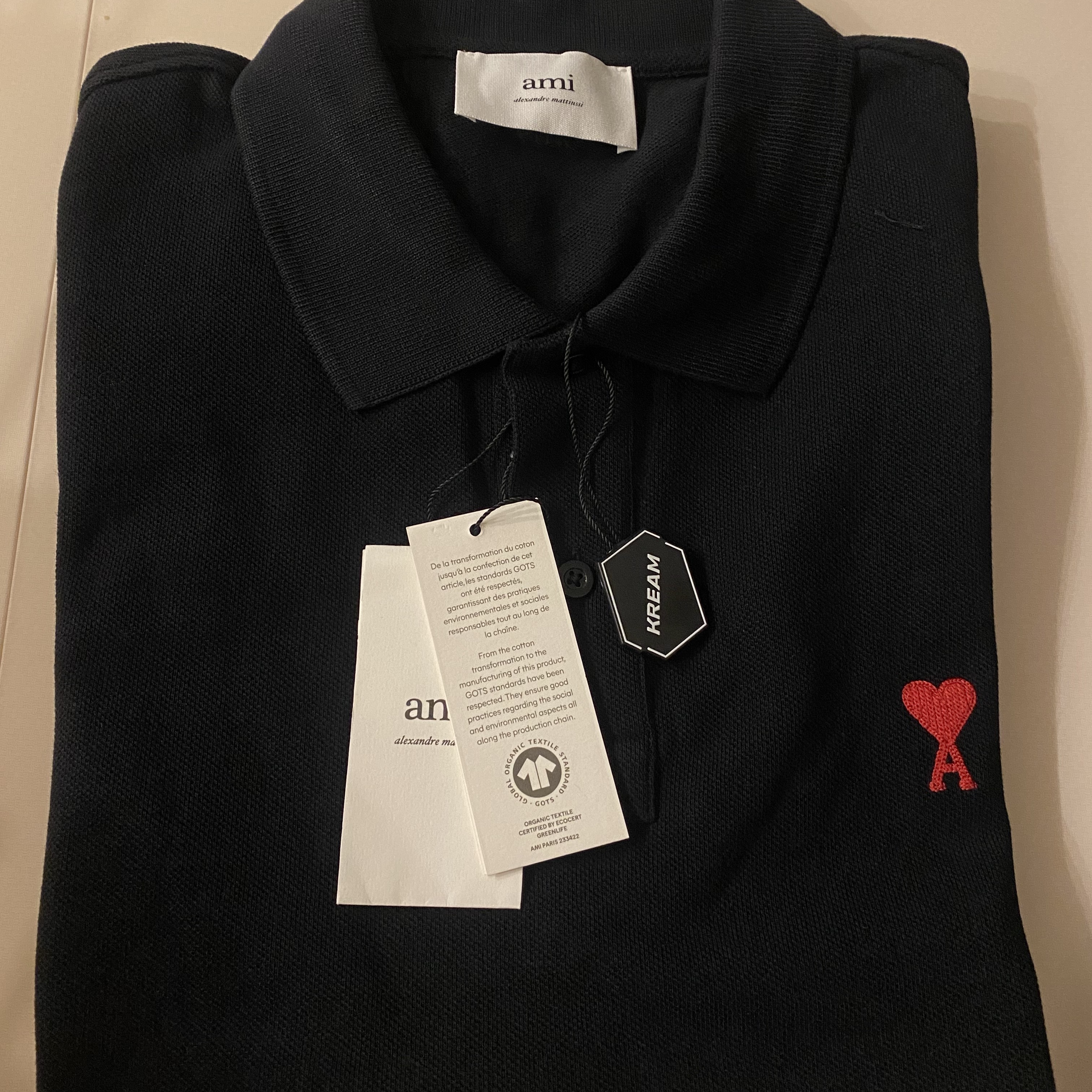 AMI de Coeur Polo Shirt Black 착용 스타일 - 1