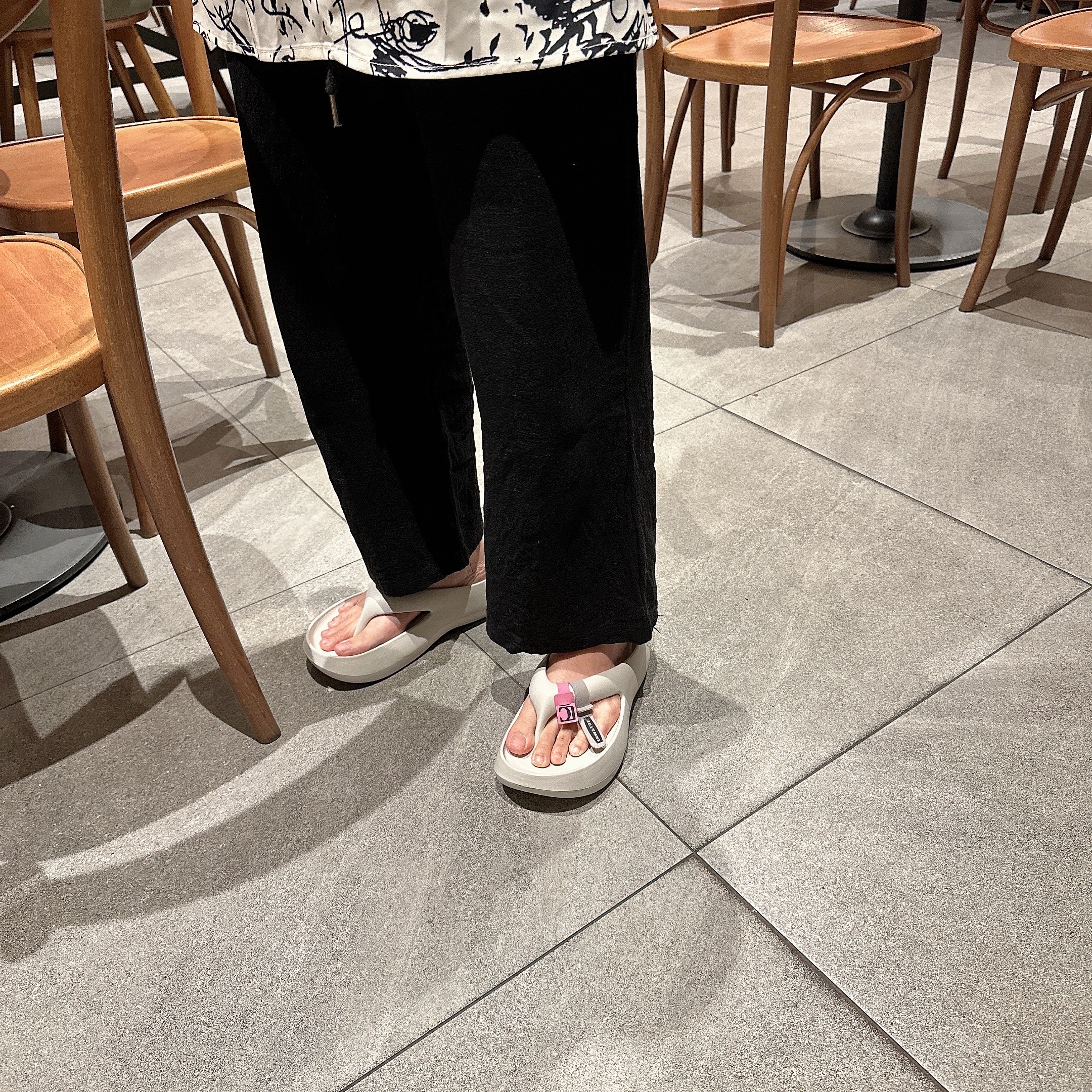 Taw&Toe x Low Classic Platform Flip Flop Cream 착용 스타일 - 1