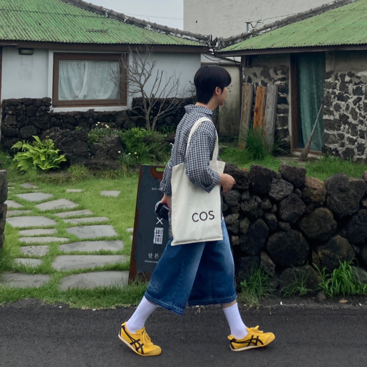 Onitsuka Tiger Mexico 66 Yellow Black 착용 스타일