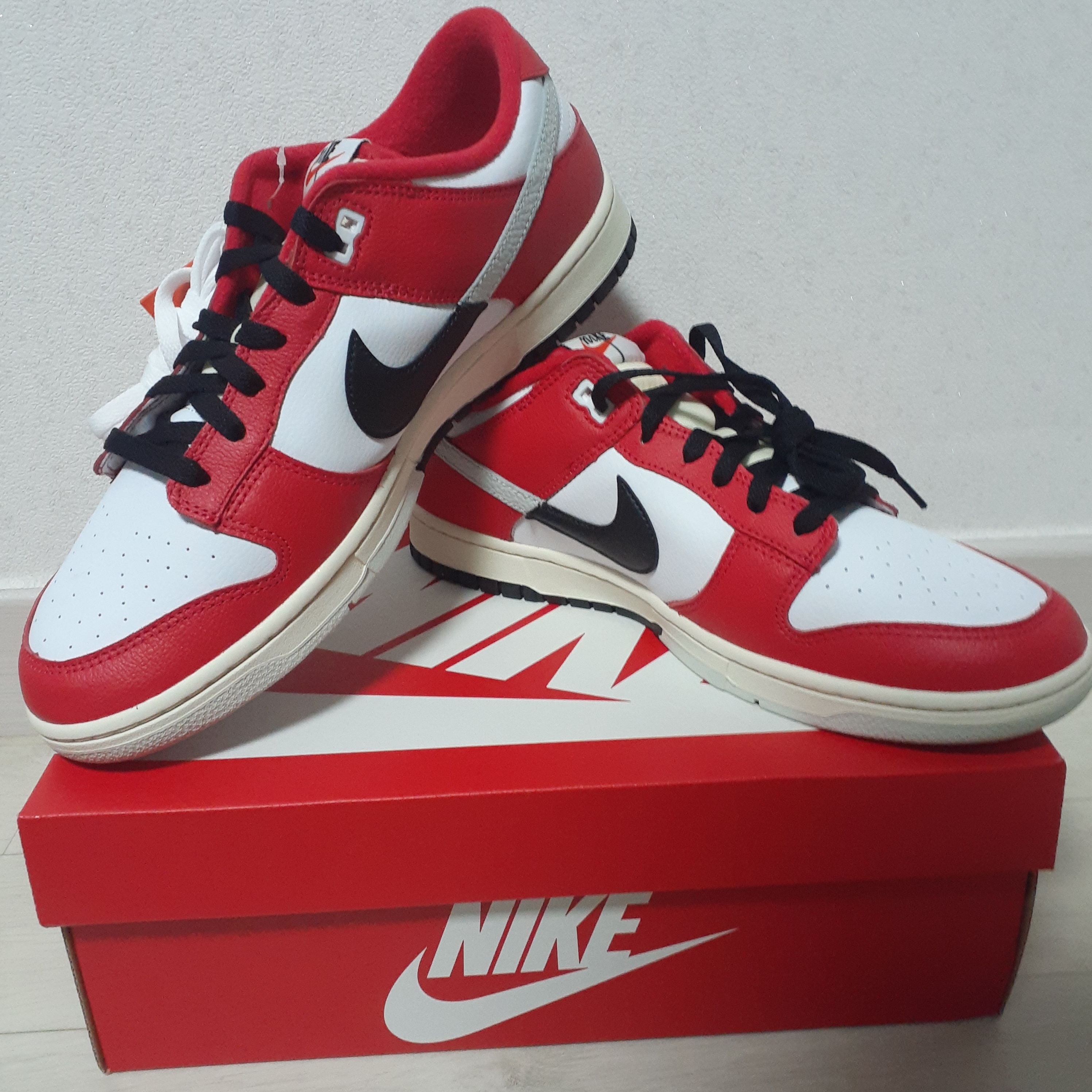 Nike Dunk Low Retro PRM University Red Black 착용 스타일