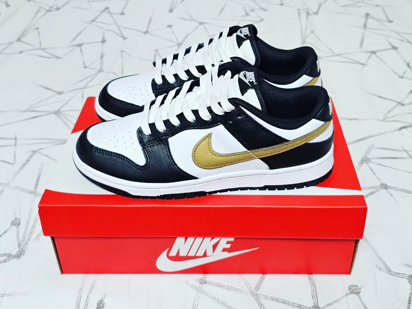 Nike Dunk Low Retro Black 착용 스타일 - 2