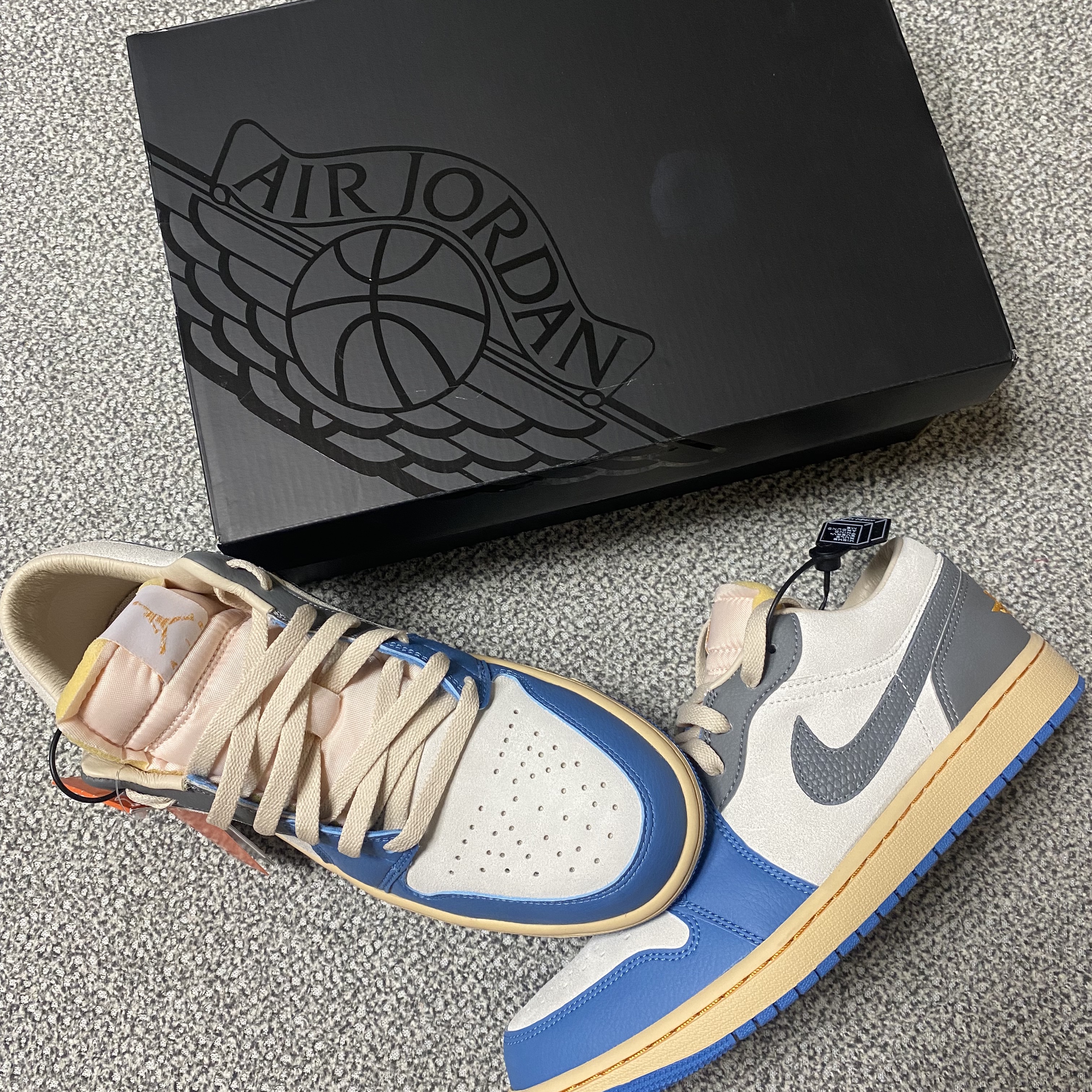 Jordan 1 Low SE Tokyo 96 착용 스타일 - 1