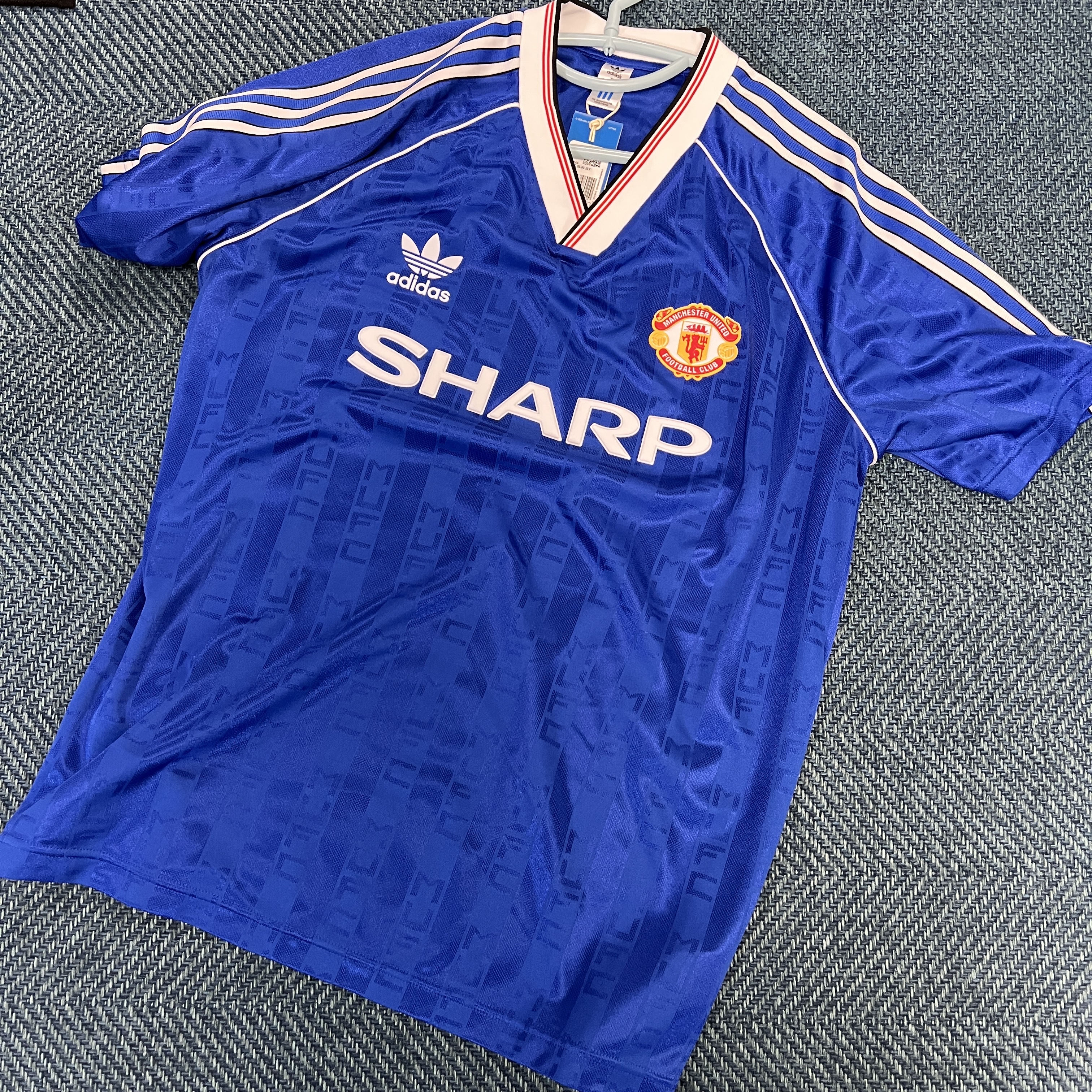 Adidas Manchester United 1988/90 Jersey Collegiate Royal - US Sizing 착용 스타일