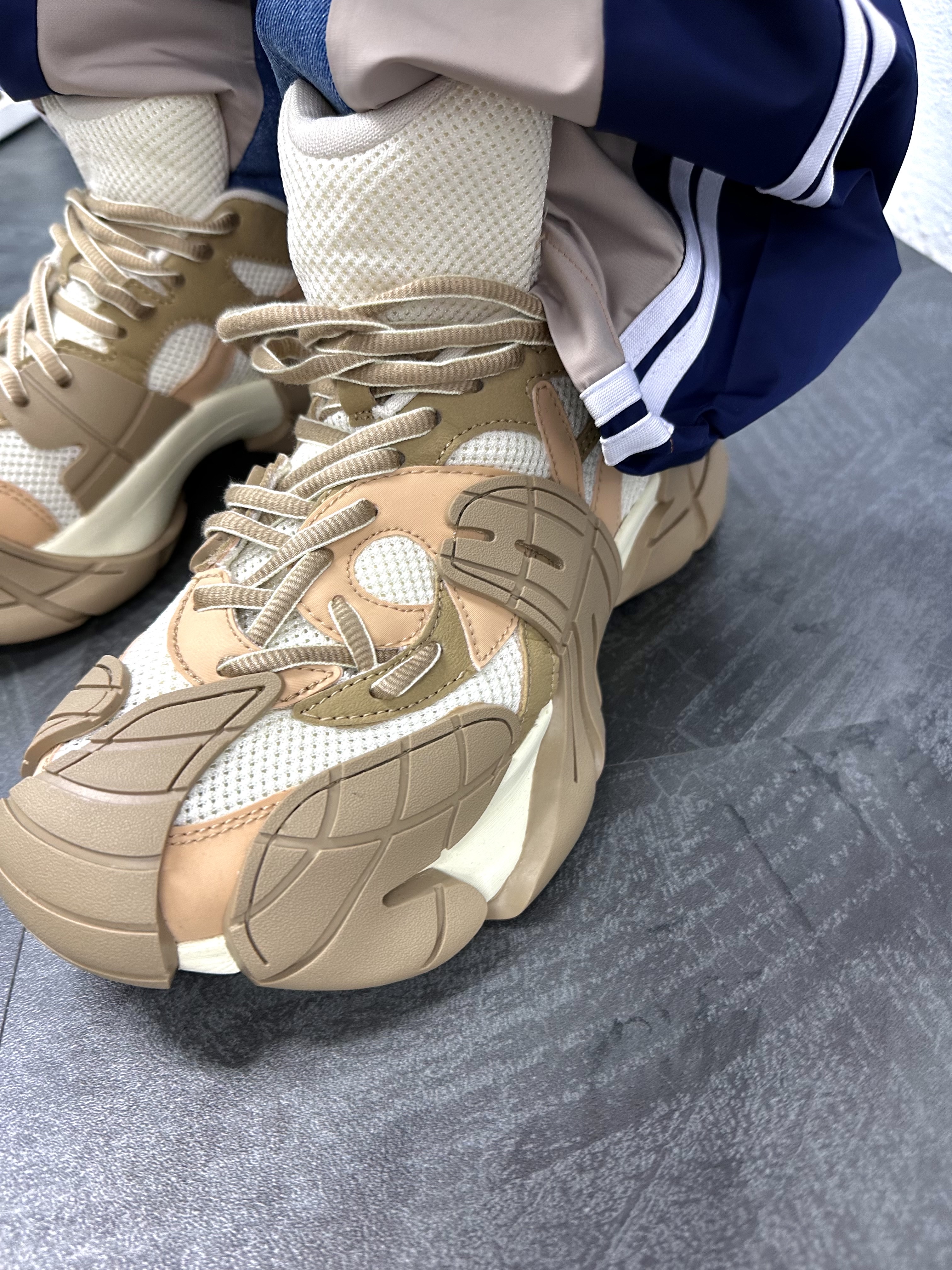 Camper Tormenta Beige 착용 스타일