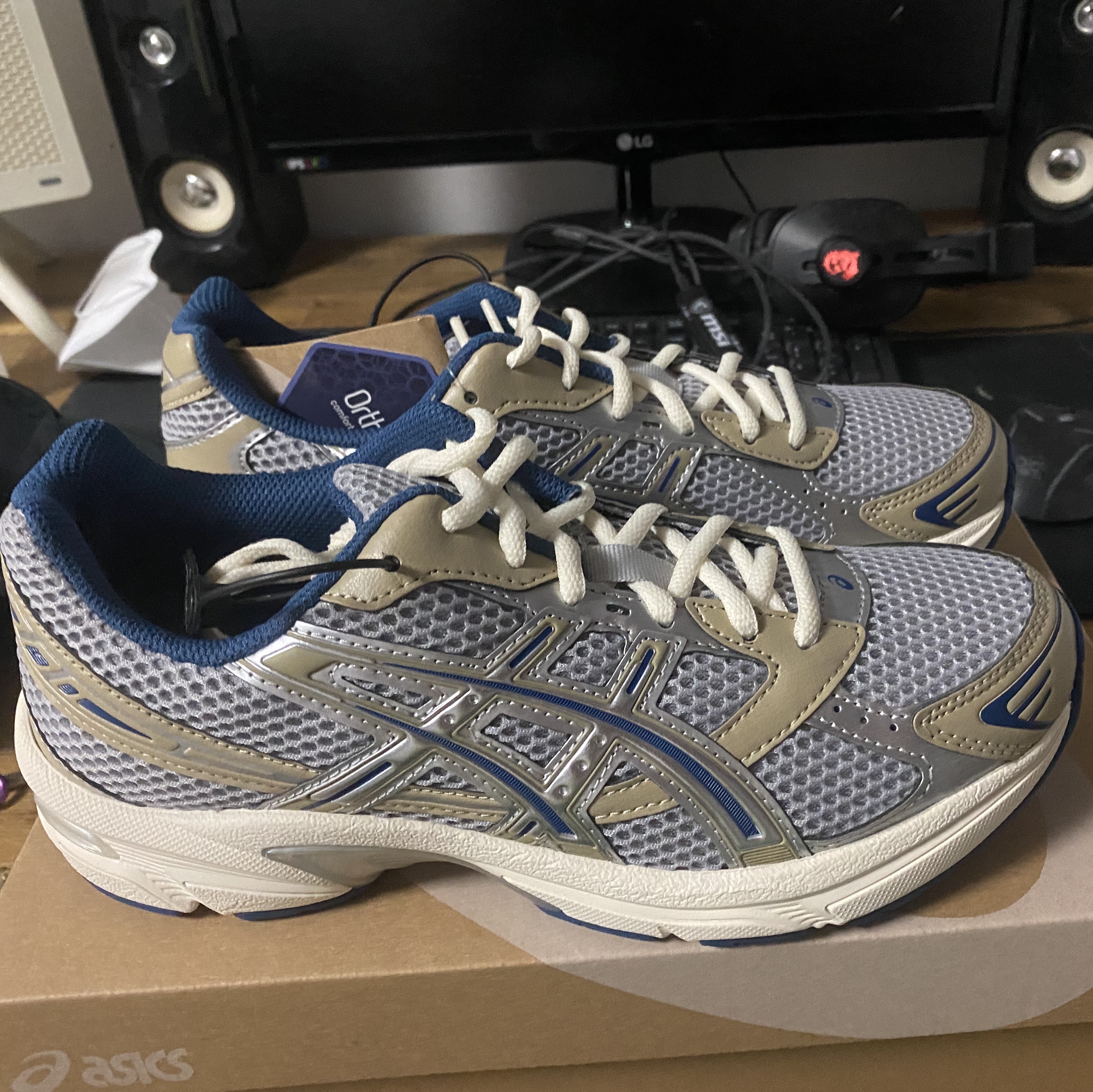Asics Gel-1130 Oyster Grey Pure Silver 착용 스타일